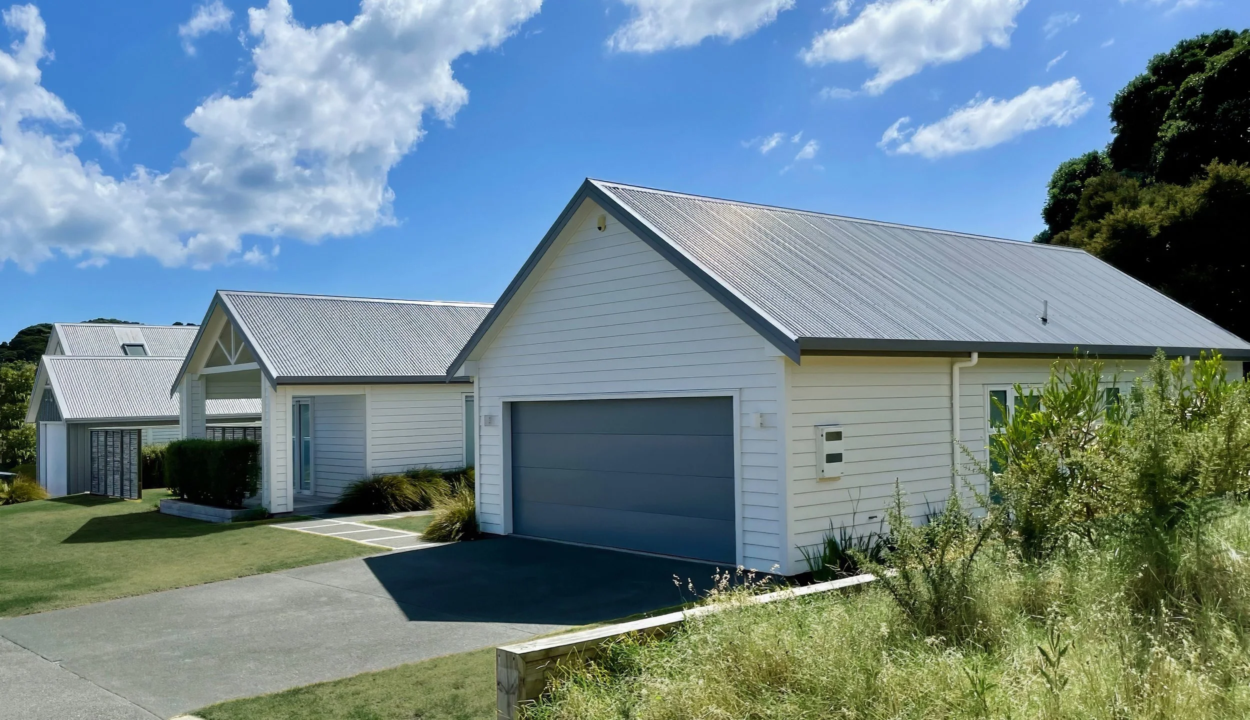 Stingray new home build with white exterior and double garage, Northland