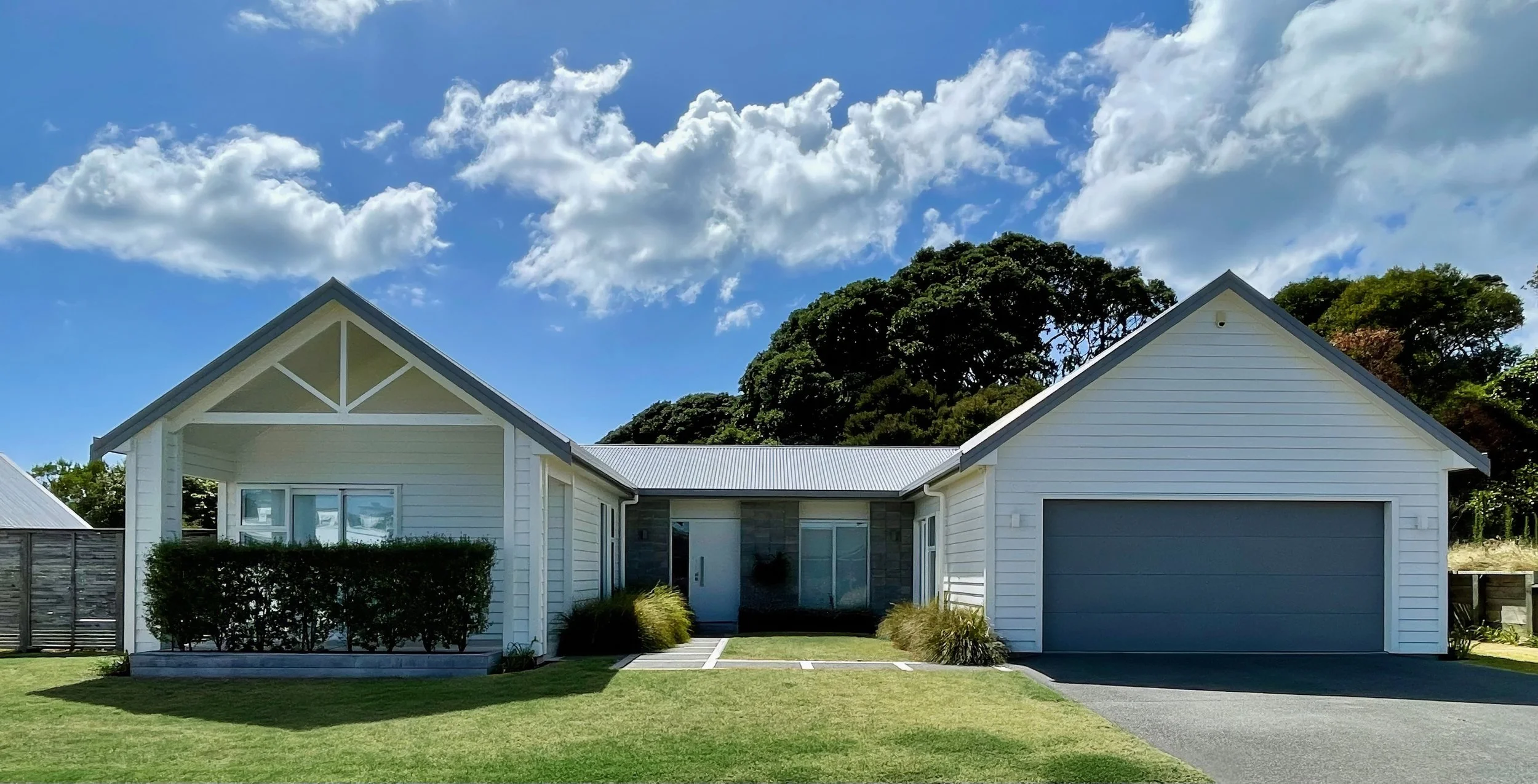 Stingray new home exterior with white cladding, Mangawhai