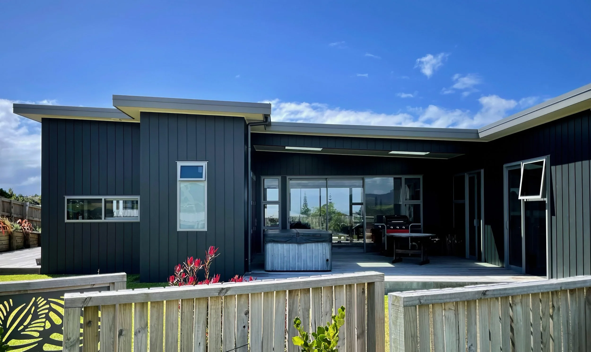 Driftwood new home exterior side elevation with dark cladding, Northland