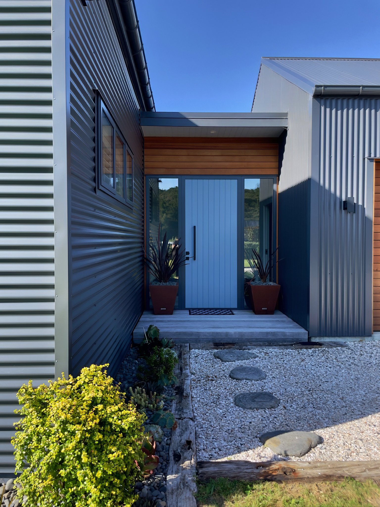 Alexandra Lane new home entrance with cedar and colour steel, Elite Building Northland luxury home 
