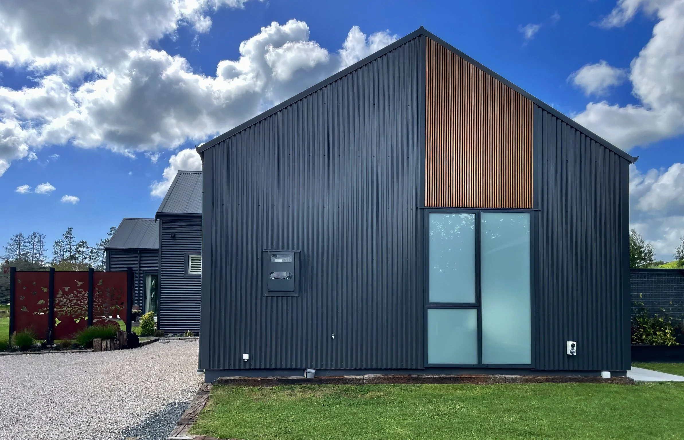 Alexandra Lane luxury new home gable detail with cedar cladding, Elite Building Northland