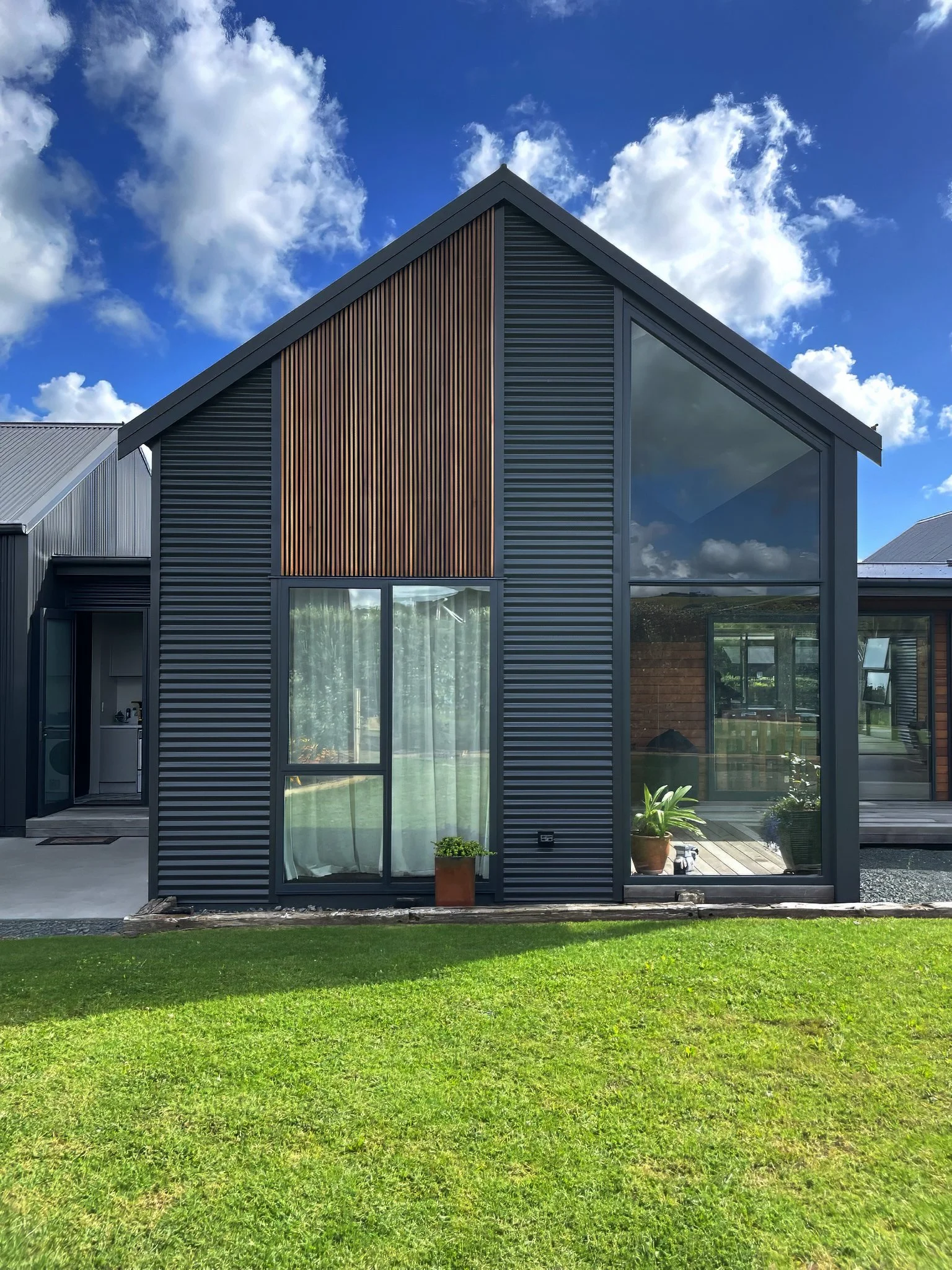 Alexandra Lane luxury new home front elevation, certified builders Elite Building Mangawhai