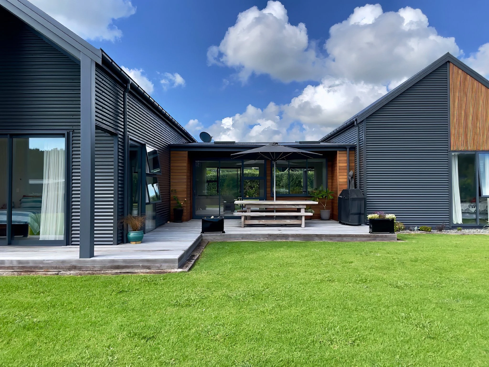 Alexandra Lane new home build with cedar and colour steel exterior, Elite Building Mangawhai 