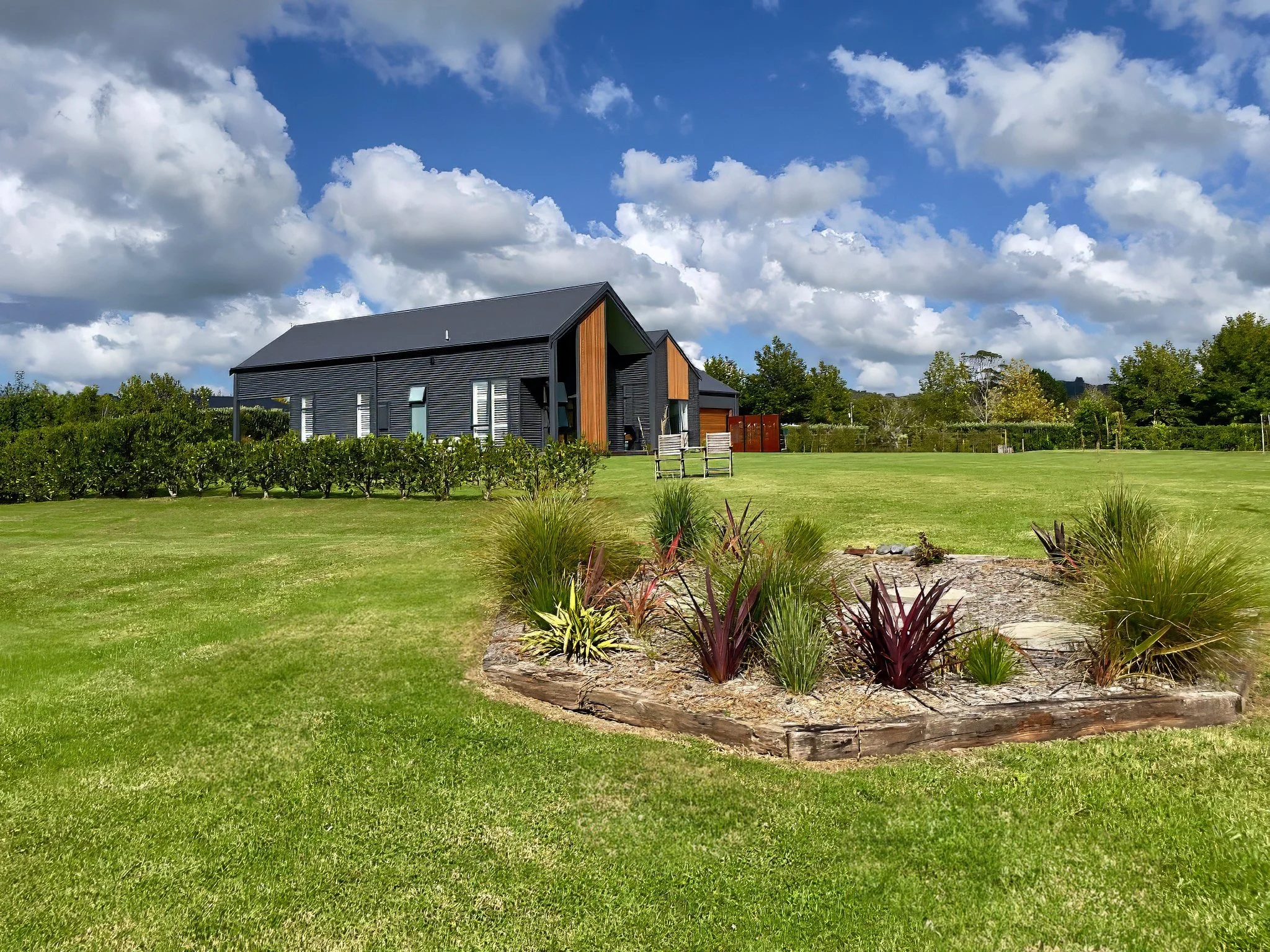 Alexandra Lane luxury new home exterior with landscaped gardens, Elite Building Northland
