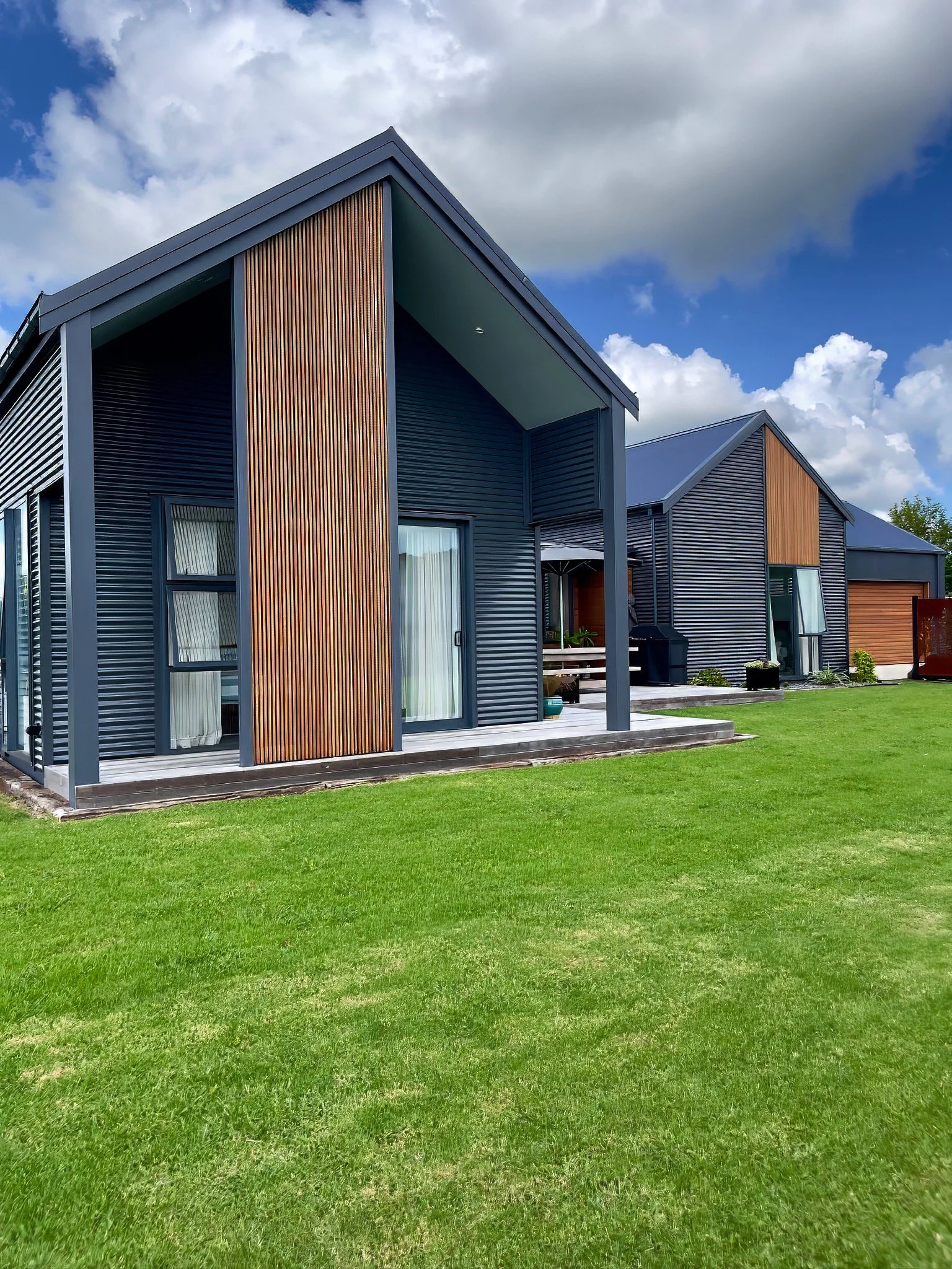 Alexandra Lane new home gabled front elevation with cedar and dark cladding, Elite Building Northland