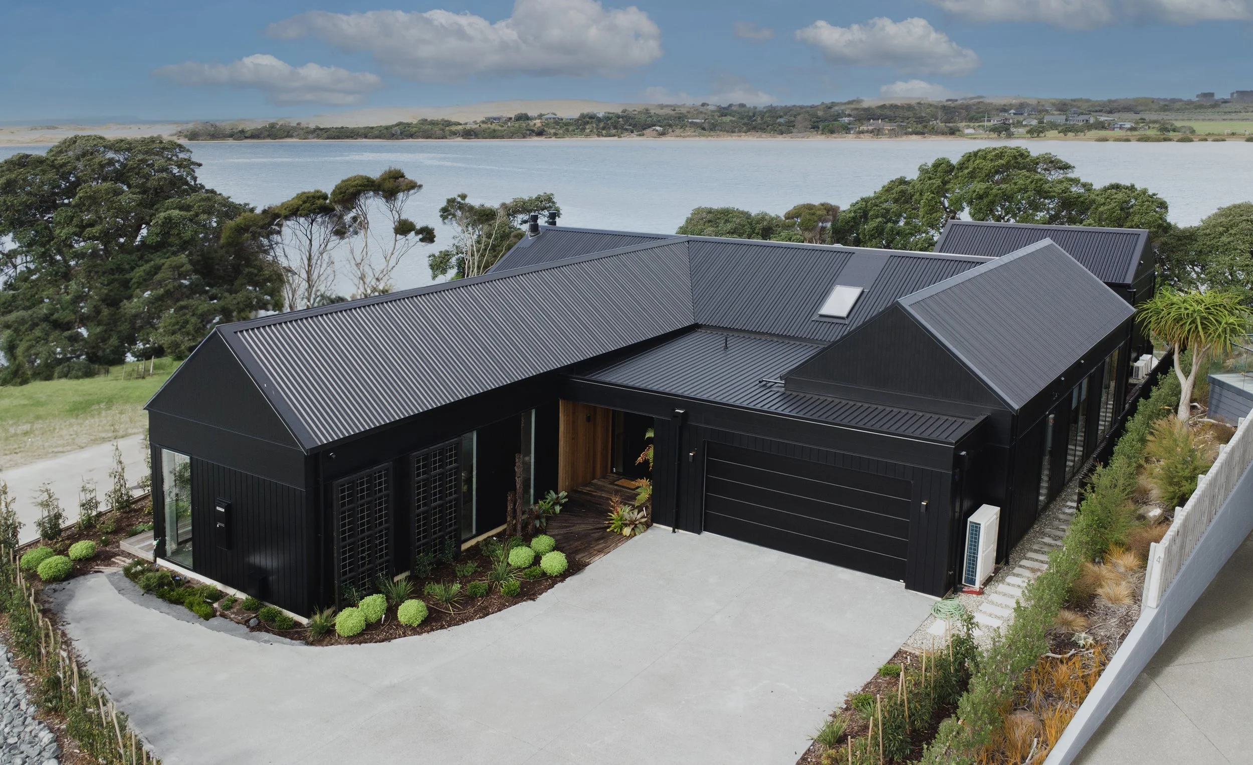 Contemporary new home build with dark exterior cladding, Elite Building Northland