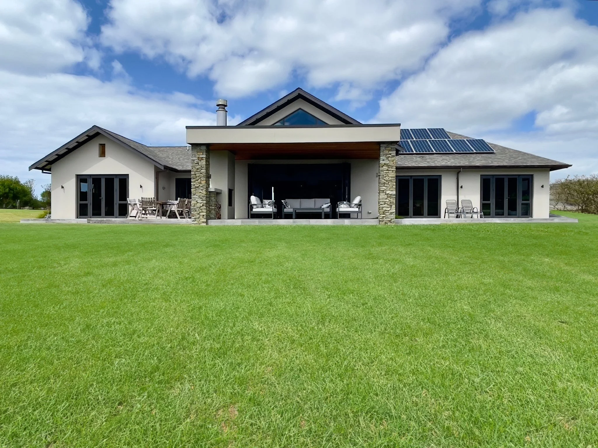 Sanctuary Lakeview luxury new home with lush lawn and lake views, Elite Building Northland