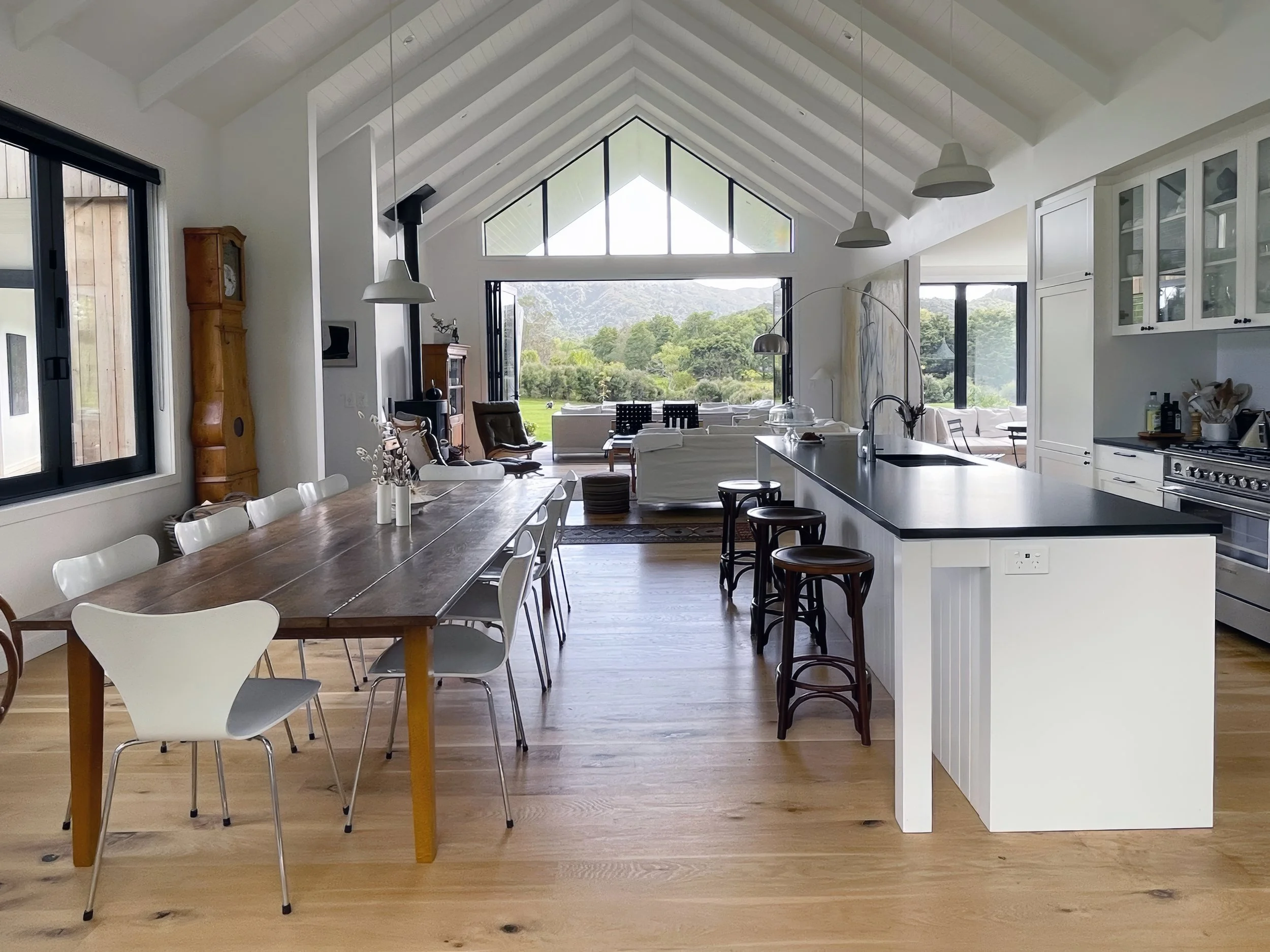 Luxury open plan living and dining area with vaulted ceiling, Waiotahi Drive Elite Building Northland