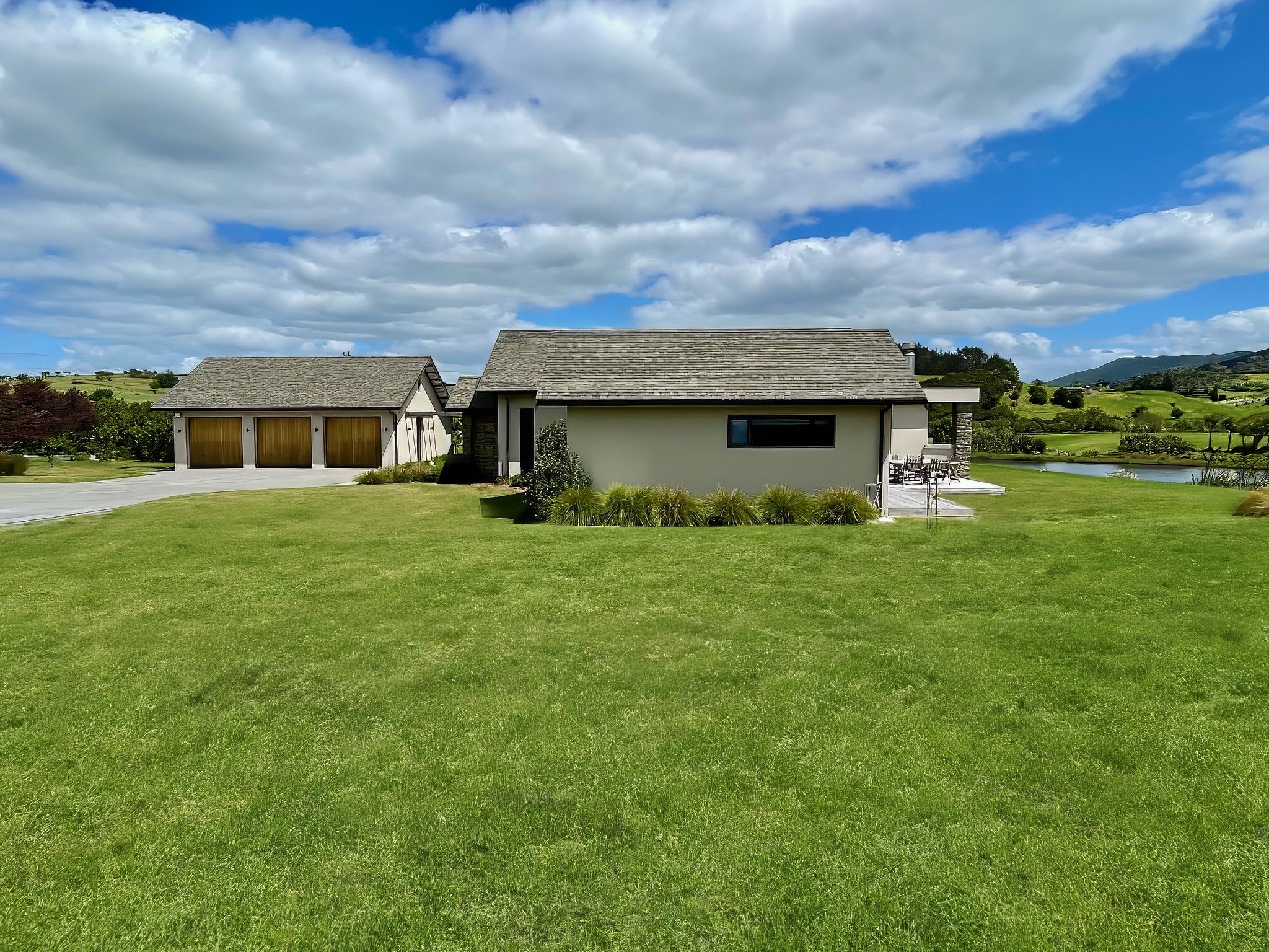 Sanctuary Lakeview new home full exterior side elevation, Mangawhai