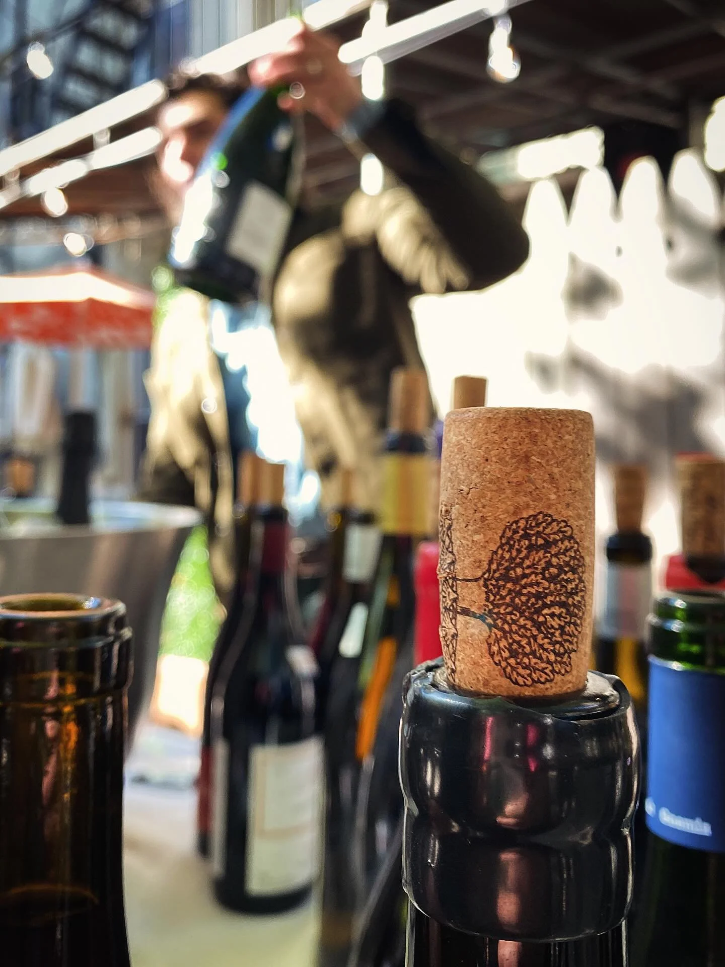 Quoi de mieux qu&rsquo;un peu de Meursault-Blagny 1er Cru la Pi&egrave;ce Sous le Bois un beau jour d&rsquo;automne dans la Grande Pomme?
🥂🍎🚖🍷🗽
What could be better than some #Meursault1erCruLaPieceSousLeBois on an autumn day in the Big Apple? T