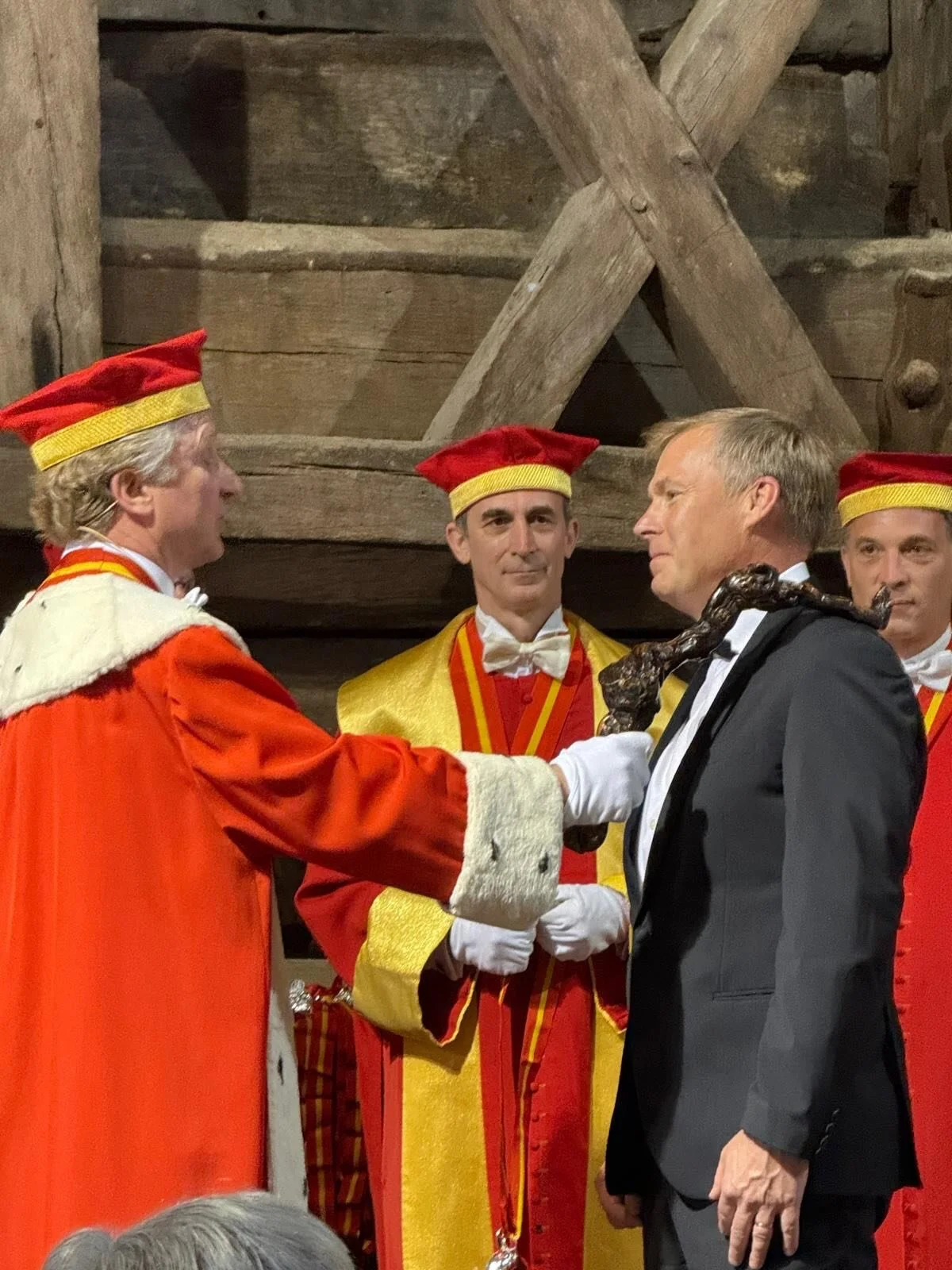 Honor&eacute; et fier d&rsquo;avoir &eacute;t&eacute; intronis&eacute; parmi les Chevaliers du Tastevin 🍷 

Une soir&eacute;e plac&eacute;e sous le signe de la tradition, du partage et de l&rsquo;amour des grands vins de Bourgogne.

Merci &agrave; l
