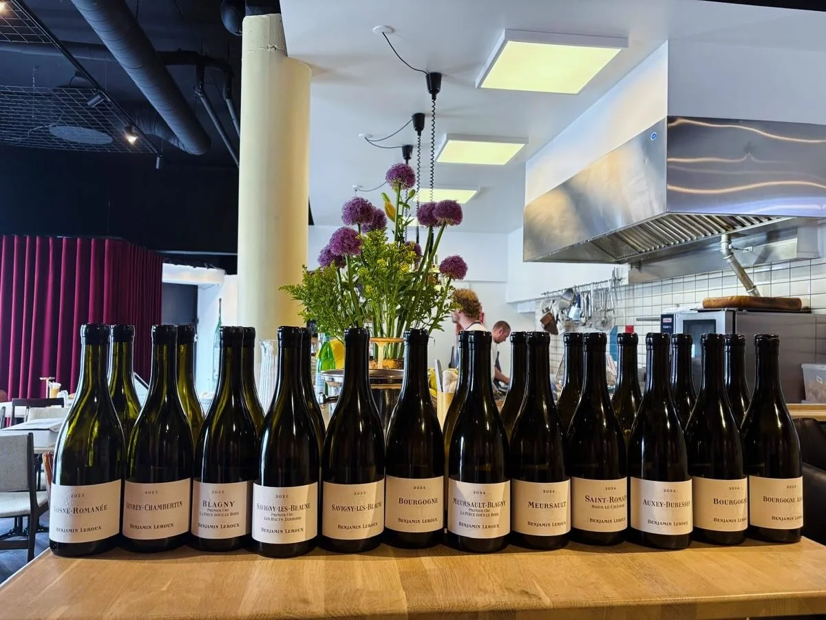 Quel voyage fantastique &agrave; Copenhague! Un grand merci &agrave; l&rsquo;&eacute;quipe de @ottosuensonvinhandel pour tout l&rsquo;organisation et &agrave; @krogs_fiskerestaurant , @bouchon.aarhus , et @miro_aarhus pour l&rsquo;accueil!
🇩🇰✈️🍷
W