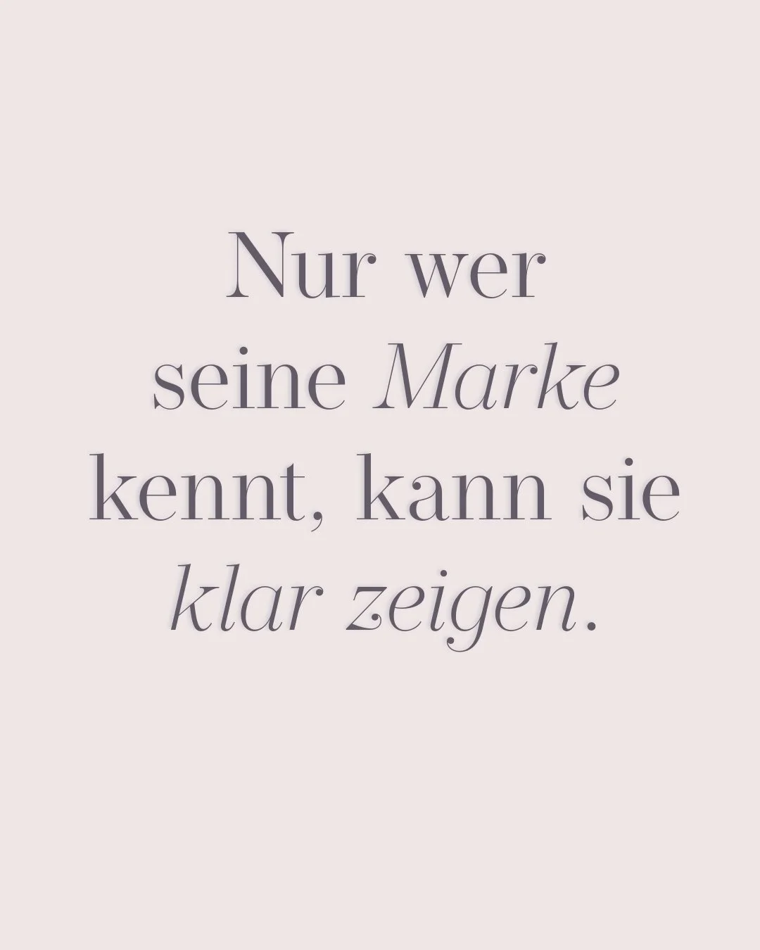 Du willst, dass deine Marke gesehen wird?
Nur wer seine Marke kennt, kann sie klar zeigen und genau das schenkt dir Vertrauen und Selbstbewusstsein in deinem Business.

✨ Hol dir Klarheit f&uuml;r deine Marke. Schreib mir und wir entwickeln gemeinsam