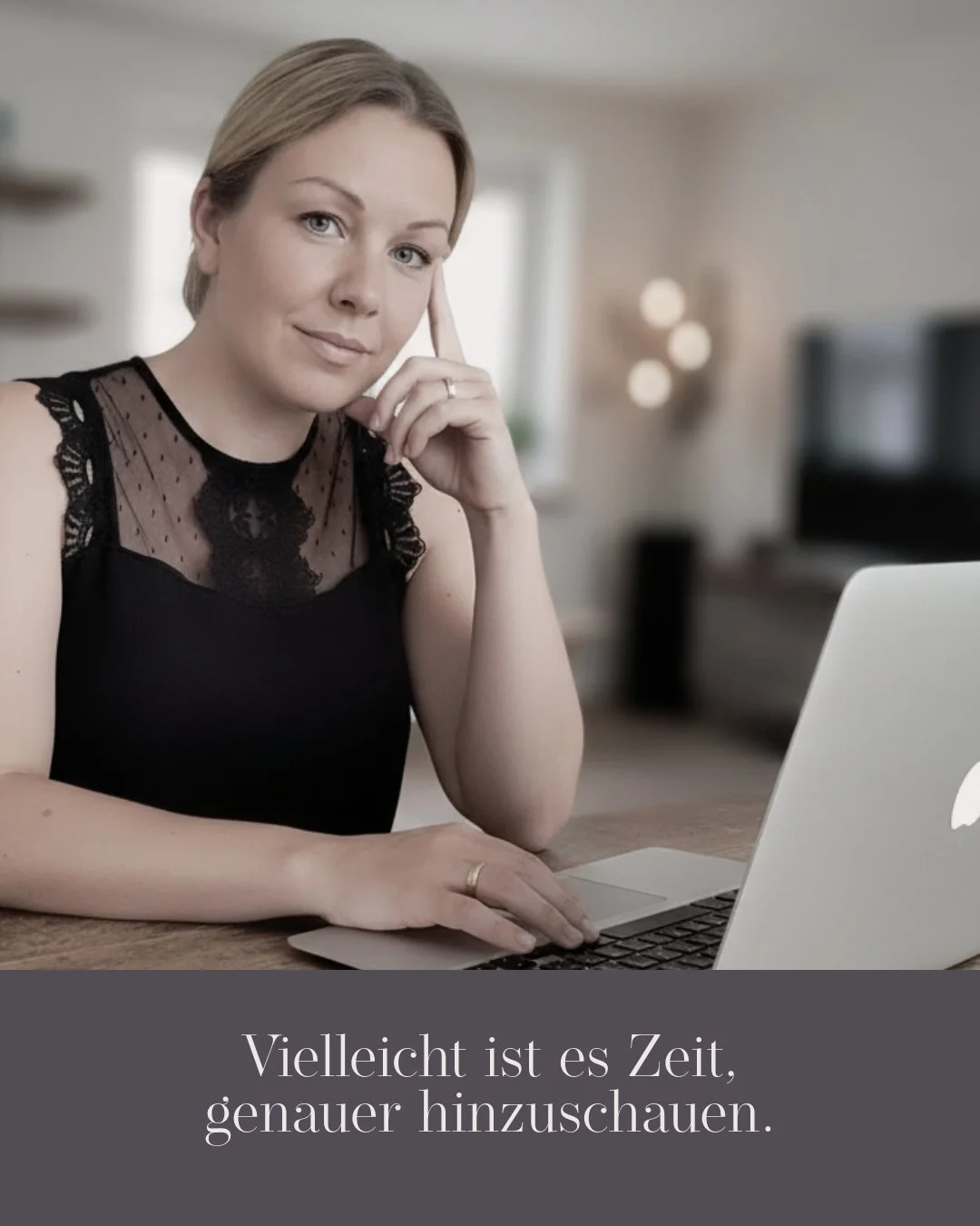 Manchmal ist es kein gro&szlig;es Unbehagen.
Eher ein leiser Moment des Zweifelns.

Du siehst deine Website.
Dein Branding.
Und sp&uuml;rst: Das bin ich nicht mehr ganz.

Nicht falsch.
Aber auch nicht mehr wahr.

Oft geht es dann nicht um Farben oder