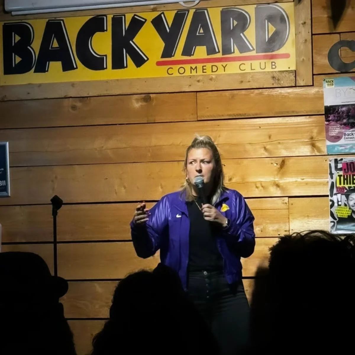 @backyardcomedyclub last night for the ever-friendly Comedy Hump 🐪 Back there next Tuesday for the Comedy Knockout, come on downnnn (ticket link in bio) 🎟️

#comedy #standupcomedylondon #femalecomic #femalecomiclondon