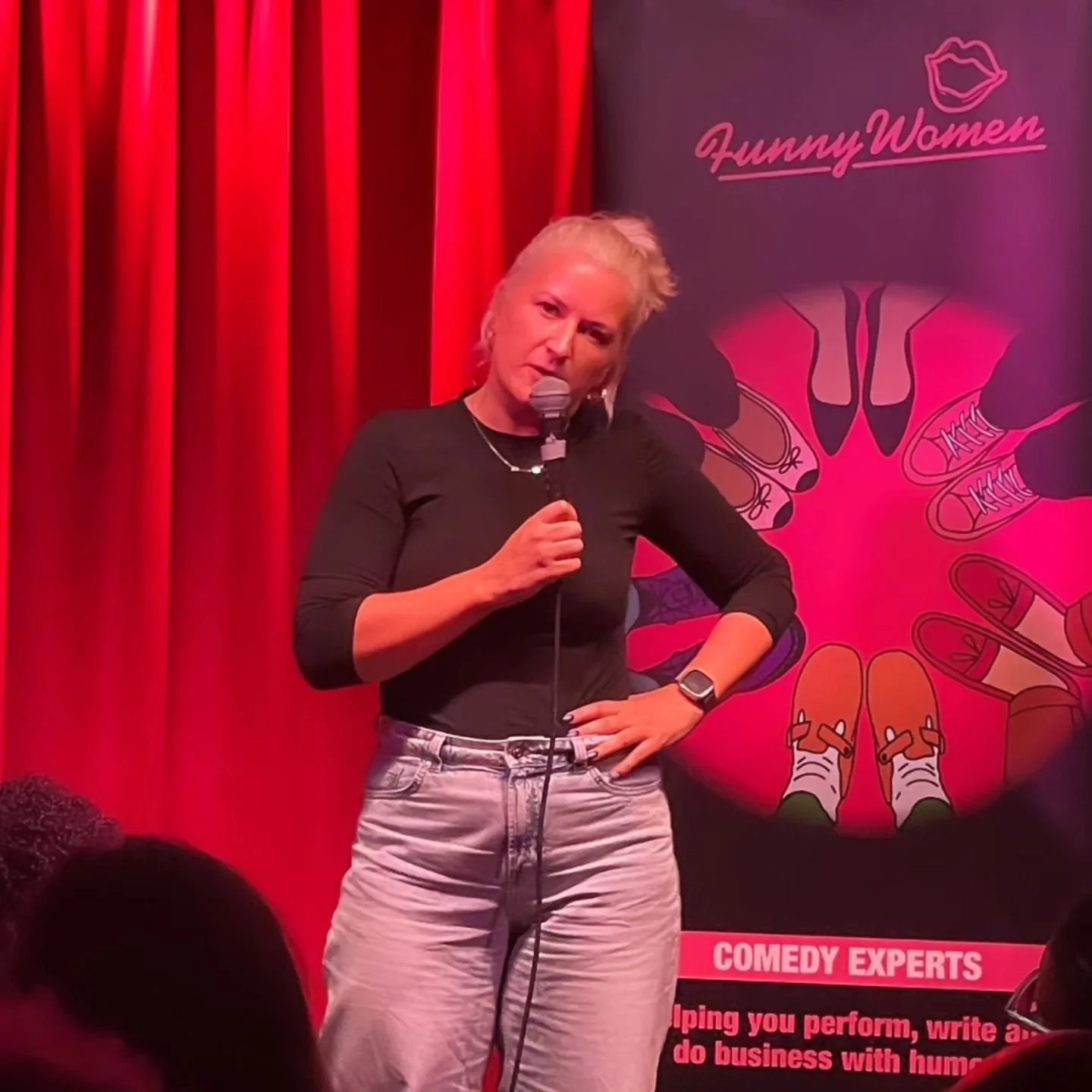 On stage at @museum_of_comedy with @funny_women ❤️&zwj;🔥 

#funnywomen #comedy #standupcomedylondon #femalecomic