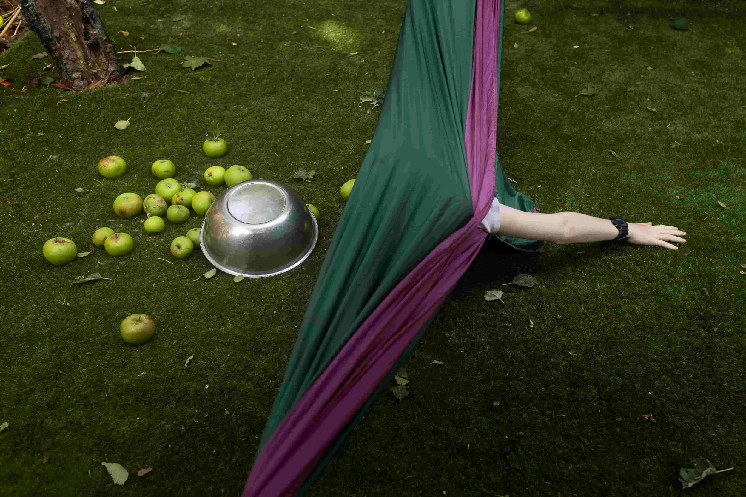 Boy playing in hammock muswell hill family photo session