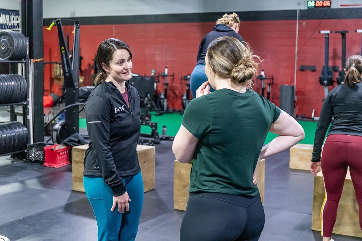 Pain is not a requirement of pregnancy! We can manage pain through movement, physical therapy, and chiropractic care.  I partner with @women.can.jump for pelvic floor PT , @amycurrytraining athletic trainer, and @truenorthchirome21 chiropractic.  Tog