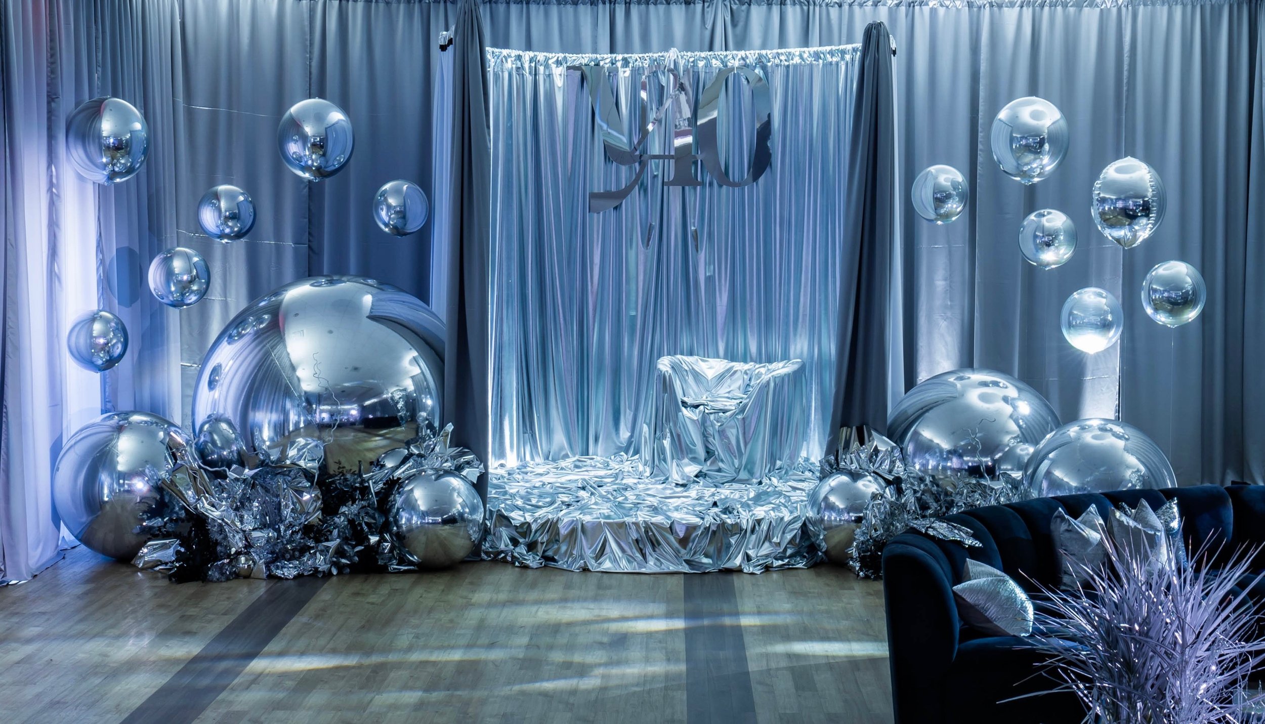 Round Pipe & Drape Backdrop, Silver Metallic