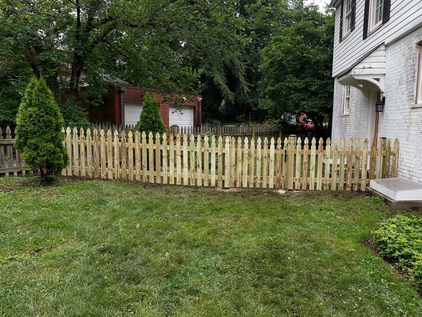 4 FT PICKET FENCE
