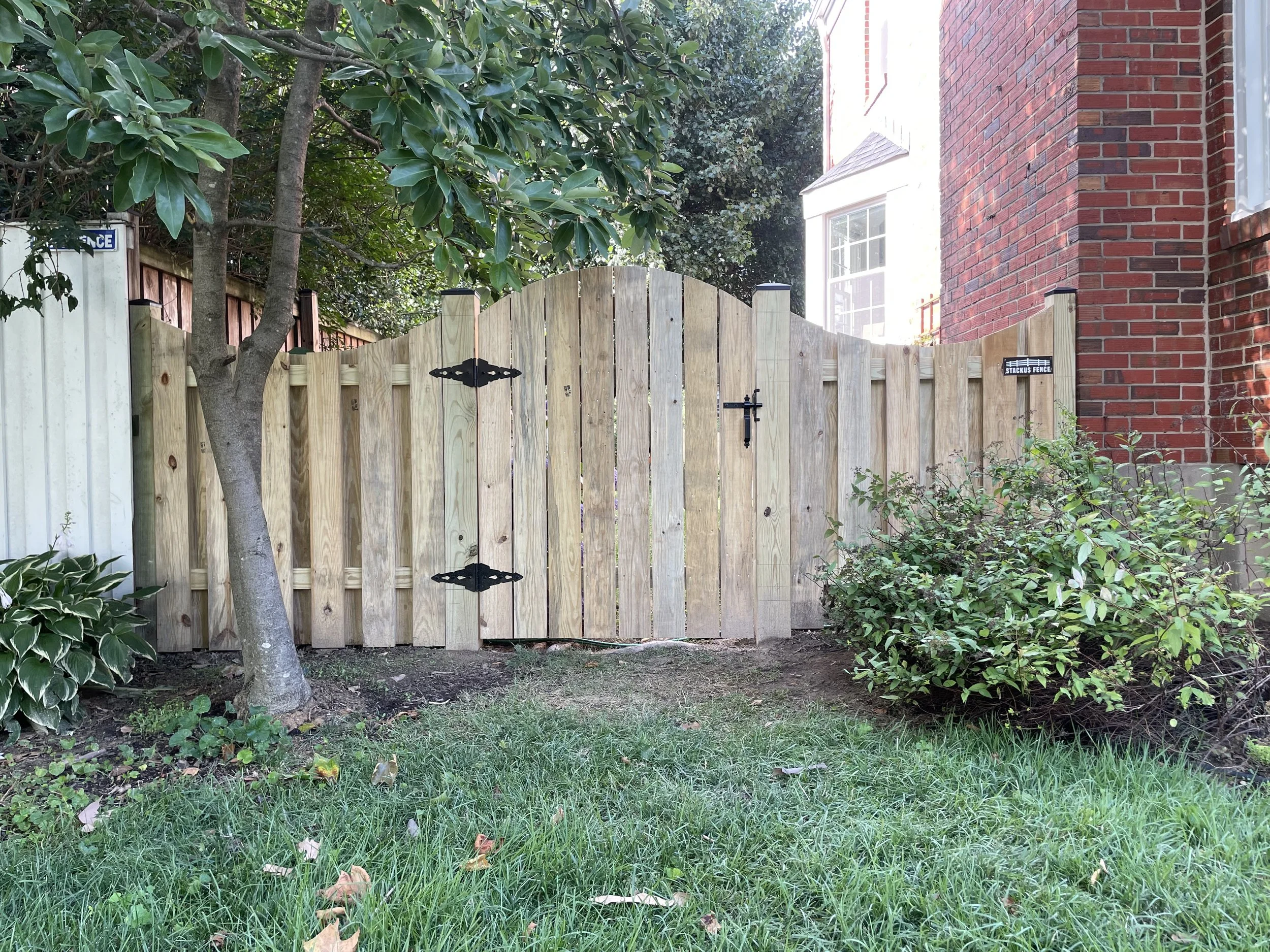 5 FT SCALLOPED SHADOWBOX