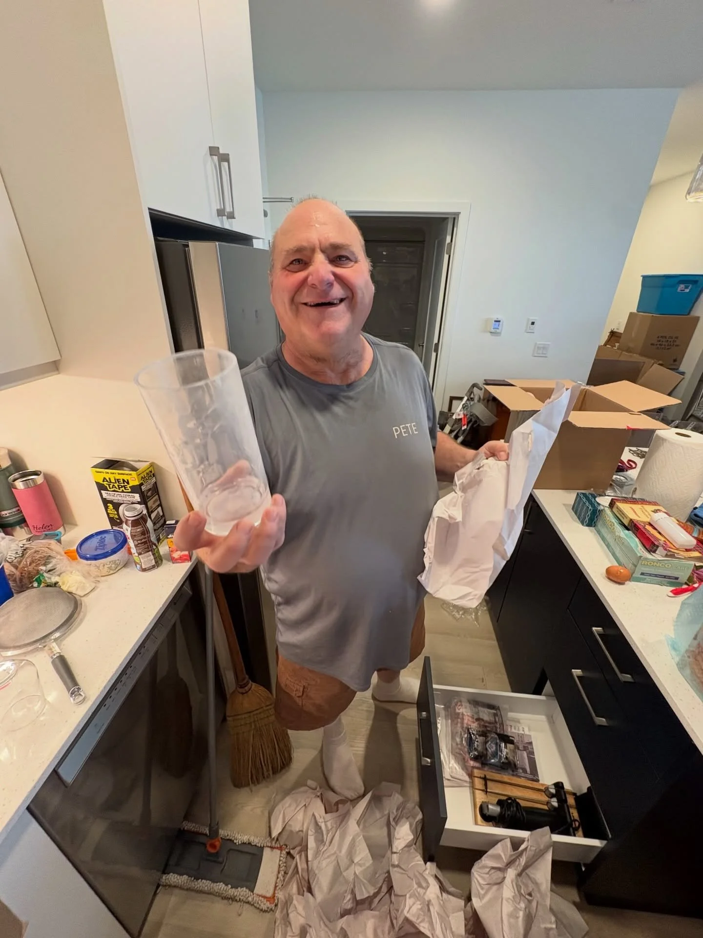 Packing up a lifetime isn&rsquo;t just about boxes&mdash;it&rsquo;s about care, patience, and trust. 🤍
We&rsquo;re there for every step, making transitions easier for seniors and their families.

#SeniorMoveManagement #SeniorTransition #DownsizingSu