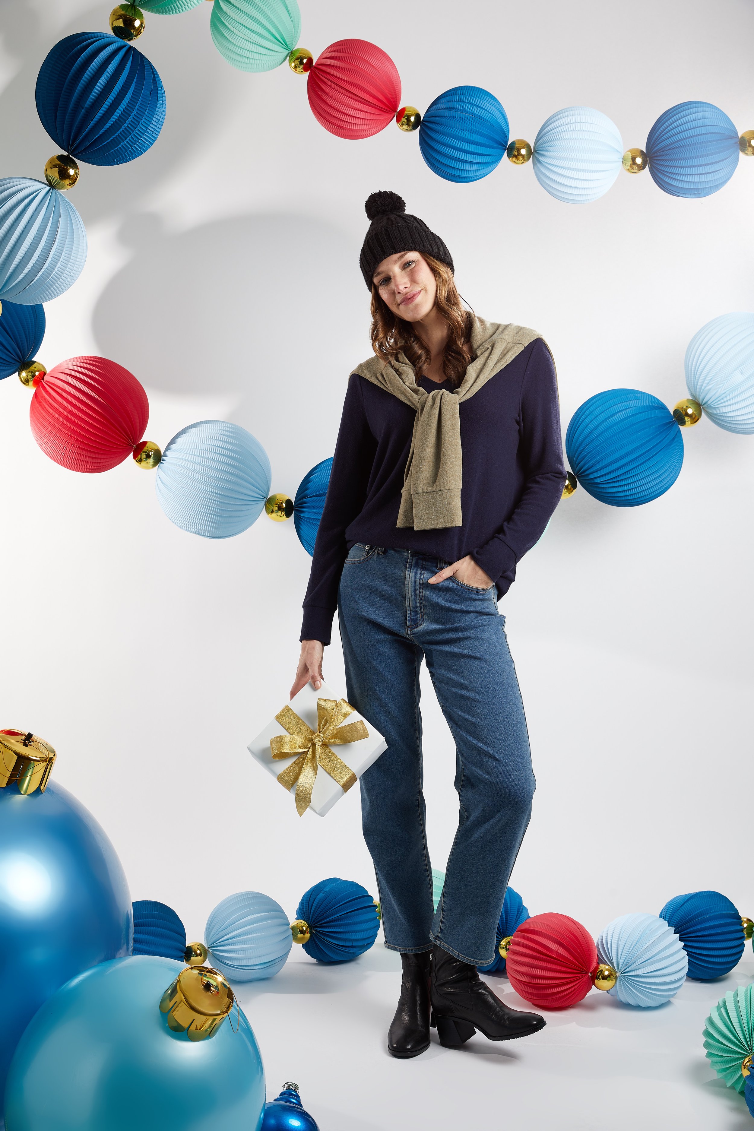 F25_CREATIVE CAMPAIGNS_HOLIDAY 2_MODELS_0513.jpeg