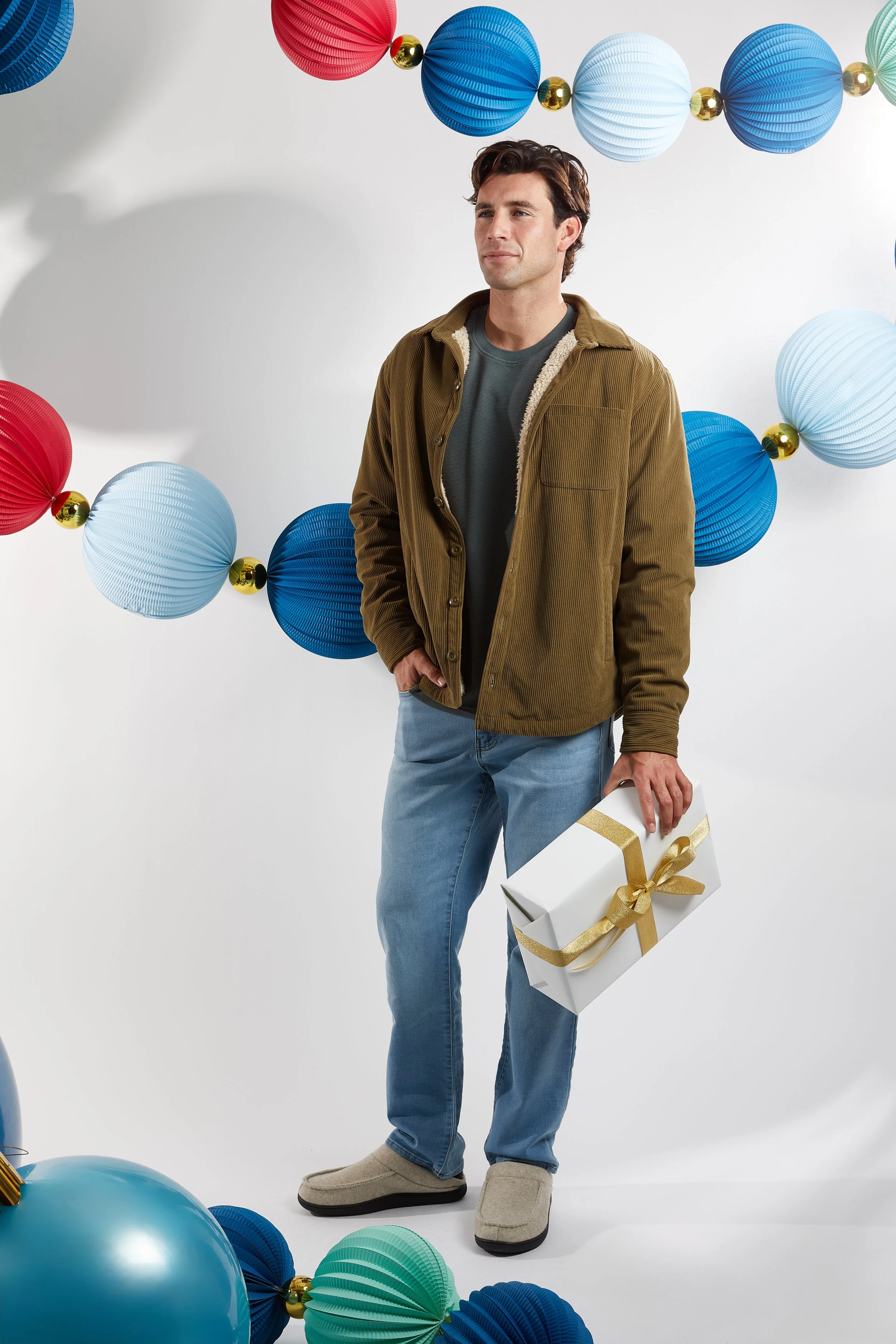 F25_CREATIVE CAMPAIGNS_HOLIDAY 2_MODELS_1580.jpg
