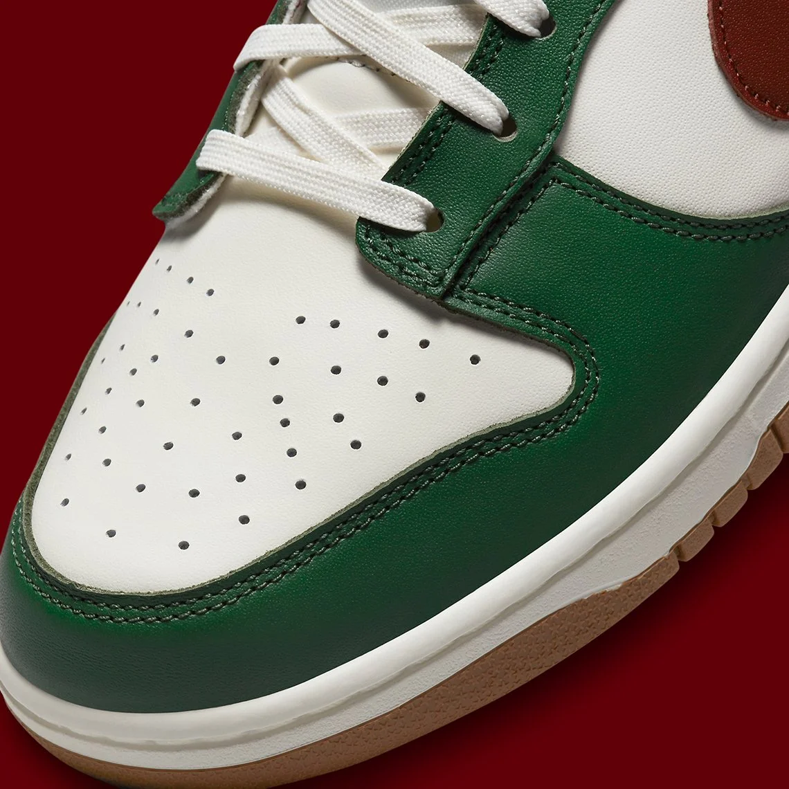 1662738749_880_Nike-viste-a-las-Dunk-Low-en-Gorge-Green-y.jpg