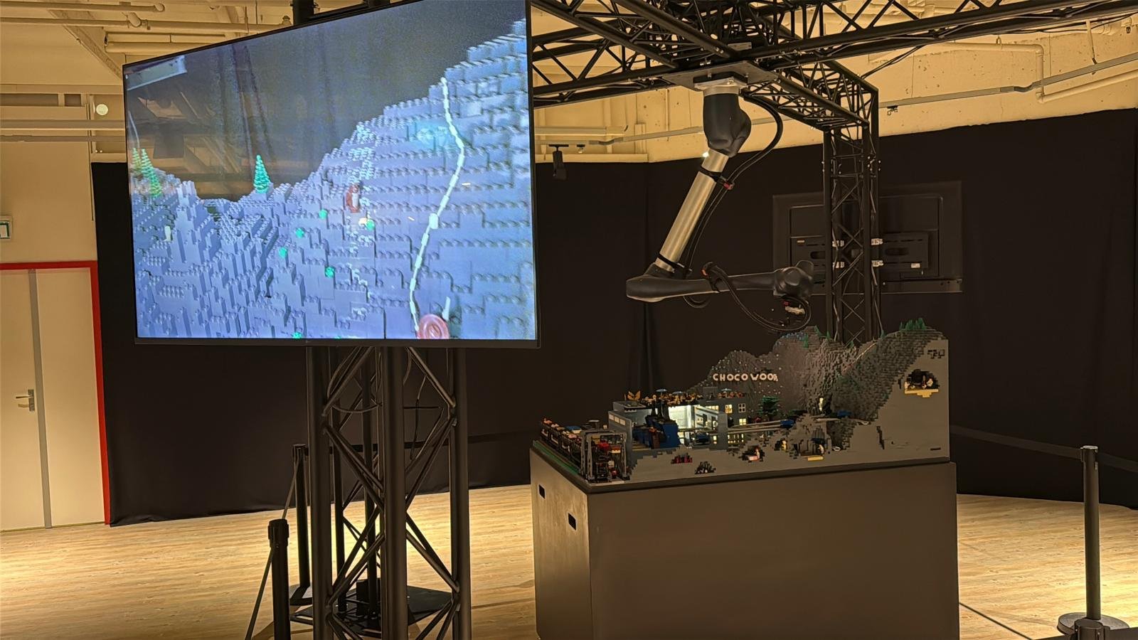 Internationale primeur in Eindhoven: robotarm brengt LEGO®-kunst tot leven