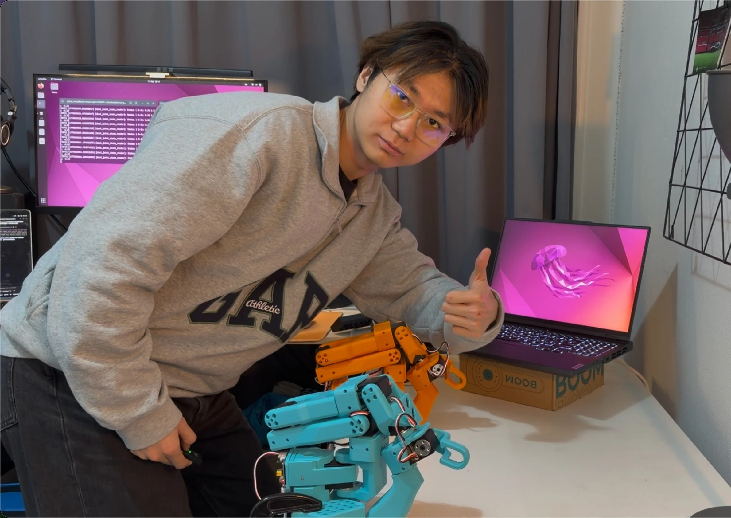 Twee armen voor de zorg: Hoe UNSEQ robotica van de simulatie naar de lunchtafel brengt