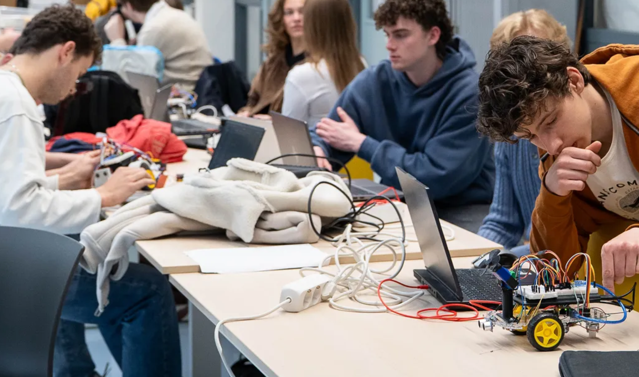 TU Delft wint Nederlandse Onderwijsprijs met innovatieve robotica-aanpak