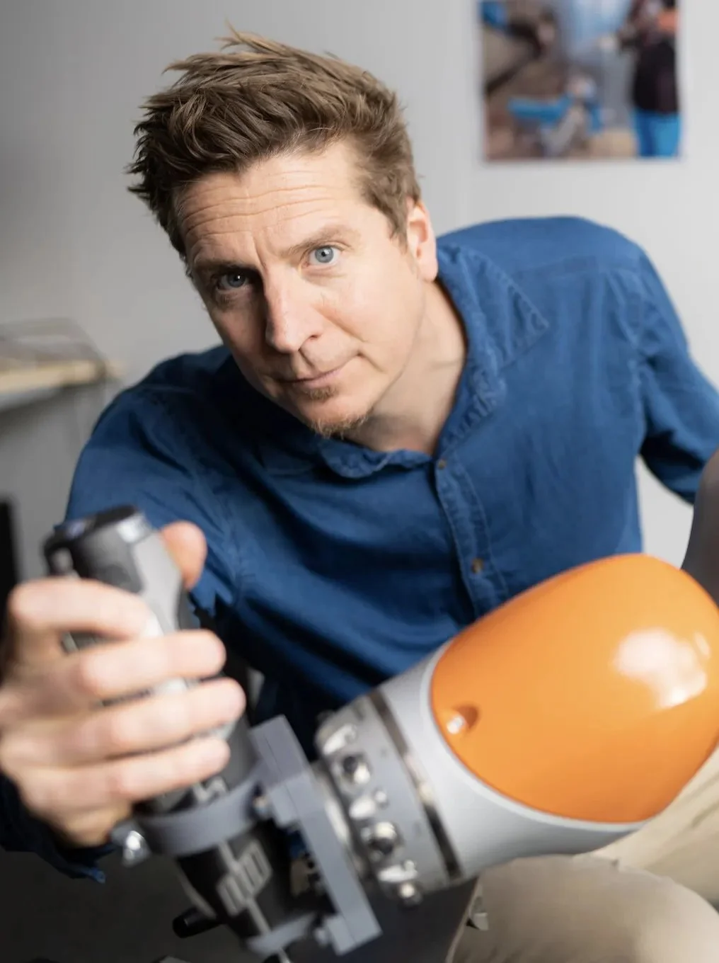 David Abbink en Kuka robot.jpeg