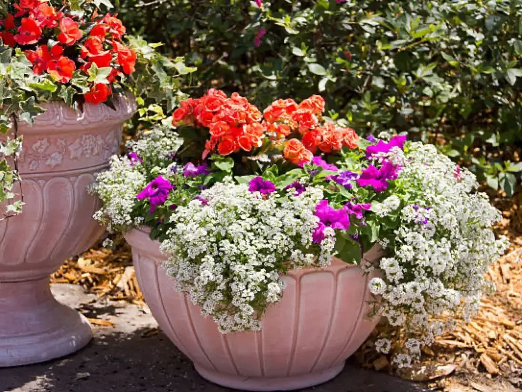 outdoor-artificial-flower-arrangements-in-pots-1.webp