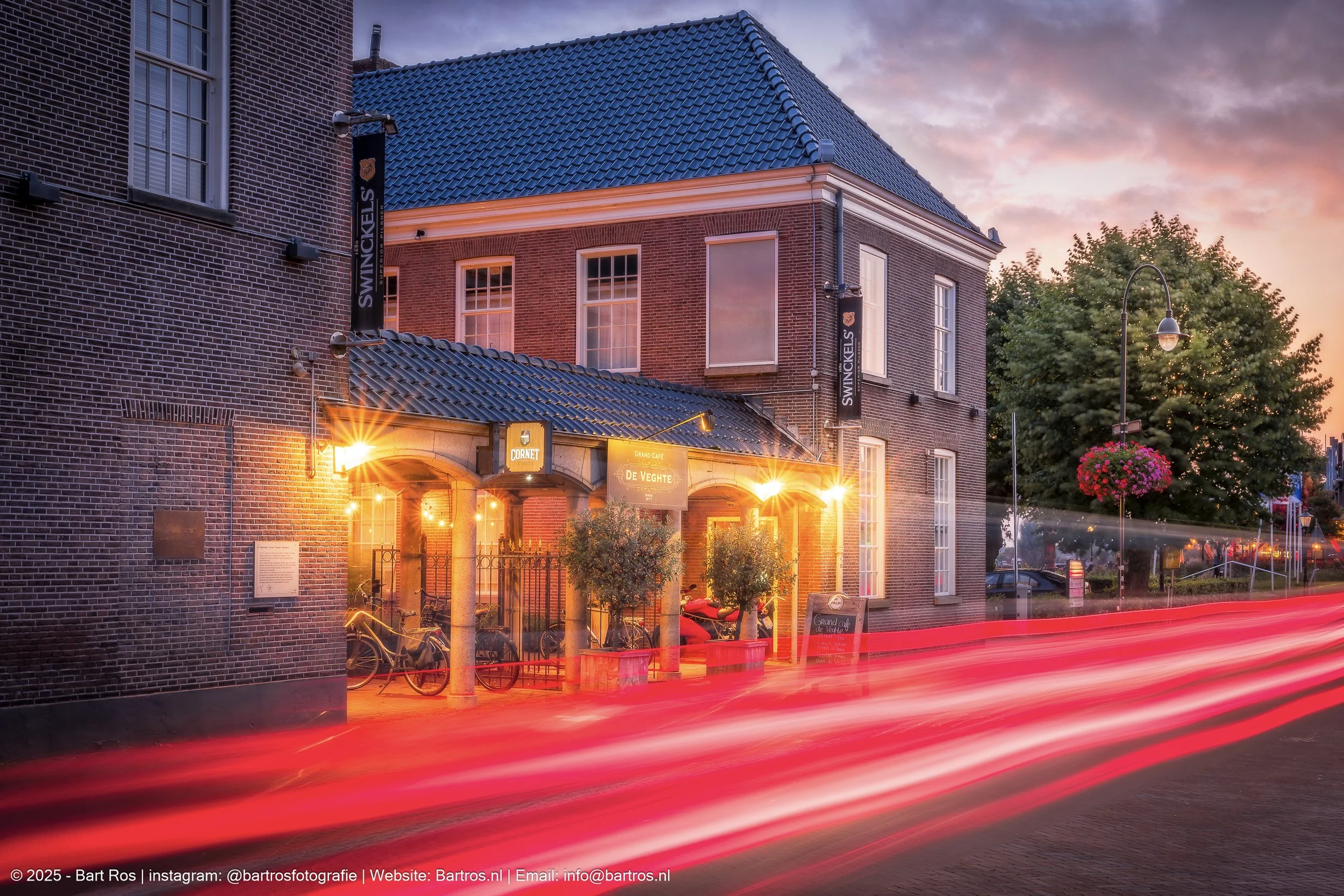 Het centrum van Ommen in de avond