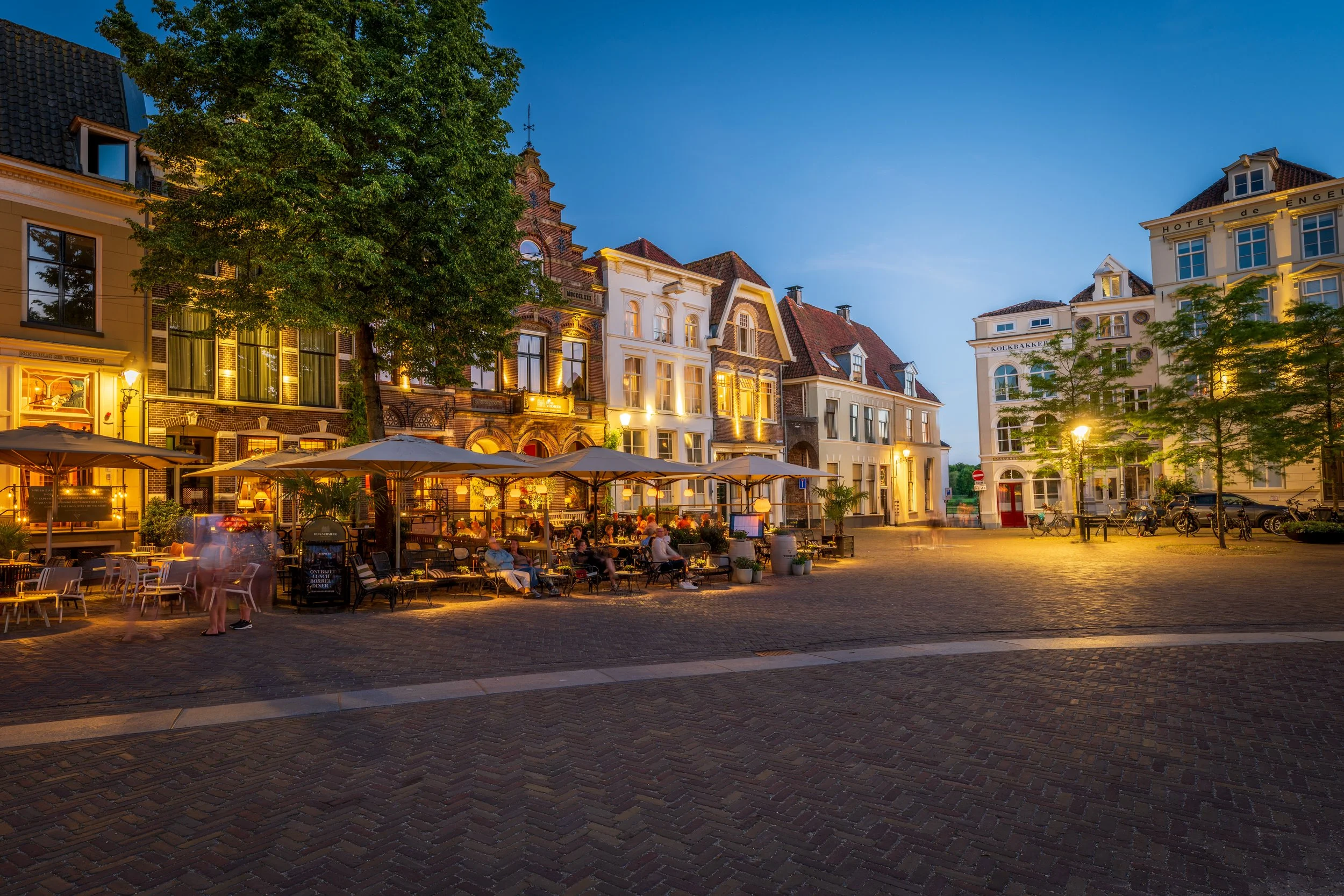 avond foto van Huis Vermeer. Architectuur fotografie Deventer