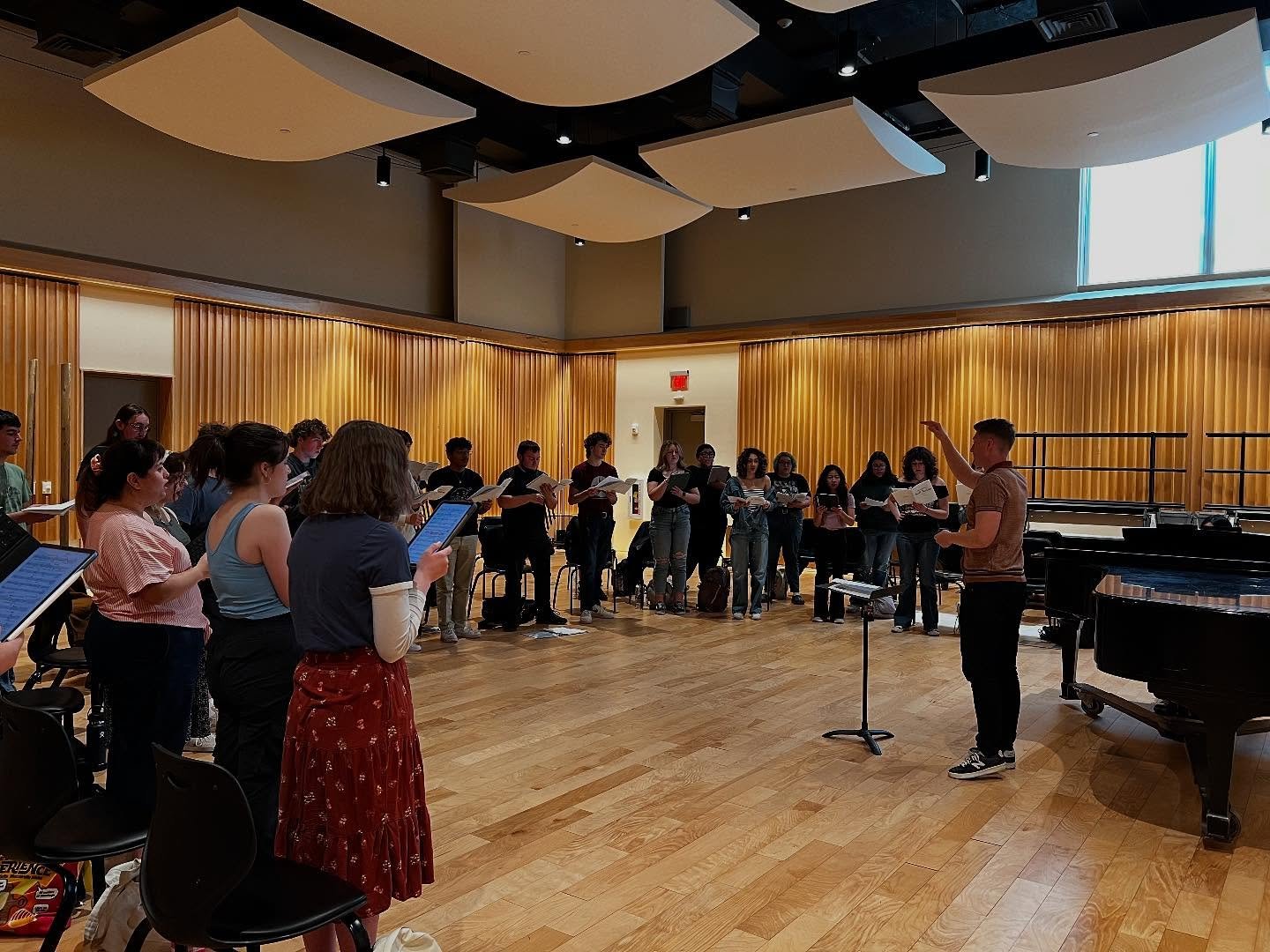 Incredible time with @unevadachoral and @truckeechorus this week out in beautiful Reno! I visited with the choirs and composition students, which was an absolute joy.
Swipe to see some highlights, including one of America’s cutest doggos, and