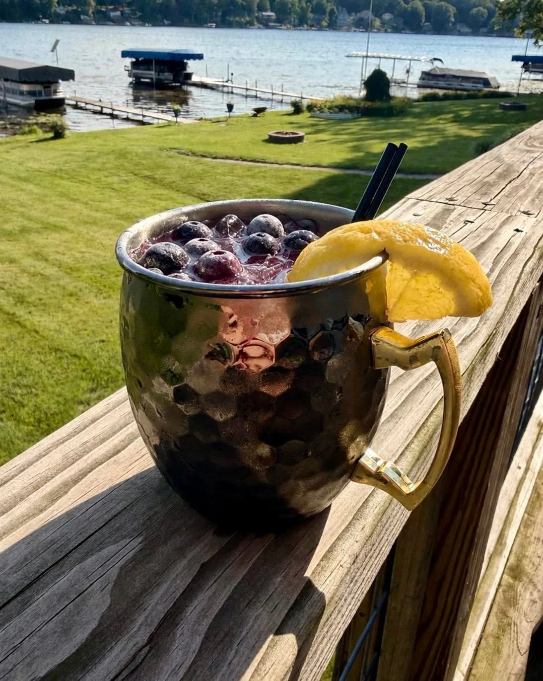 Weekend specials you won&rsquo;t want to miss out on 🤤🌞
🫐 Lemon Blueberry Mule
🍤 Surf &amp; Turf Burger
🌺 Hawaiian Pizza

OPEN FRIDAY 4P-10P &amp; SATURDAY 3P-10P
&mdash; See ya there 👏🏼