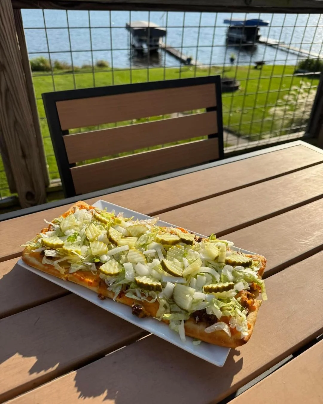 BIG NOOK FLATBREAD 🤤 
>>Hamburger, 1000 island, Cheddar cheese, Lettuce,, onion &amp; pickles 🫰🏼👏🏼