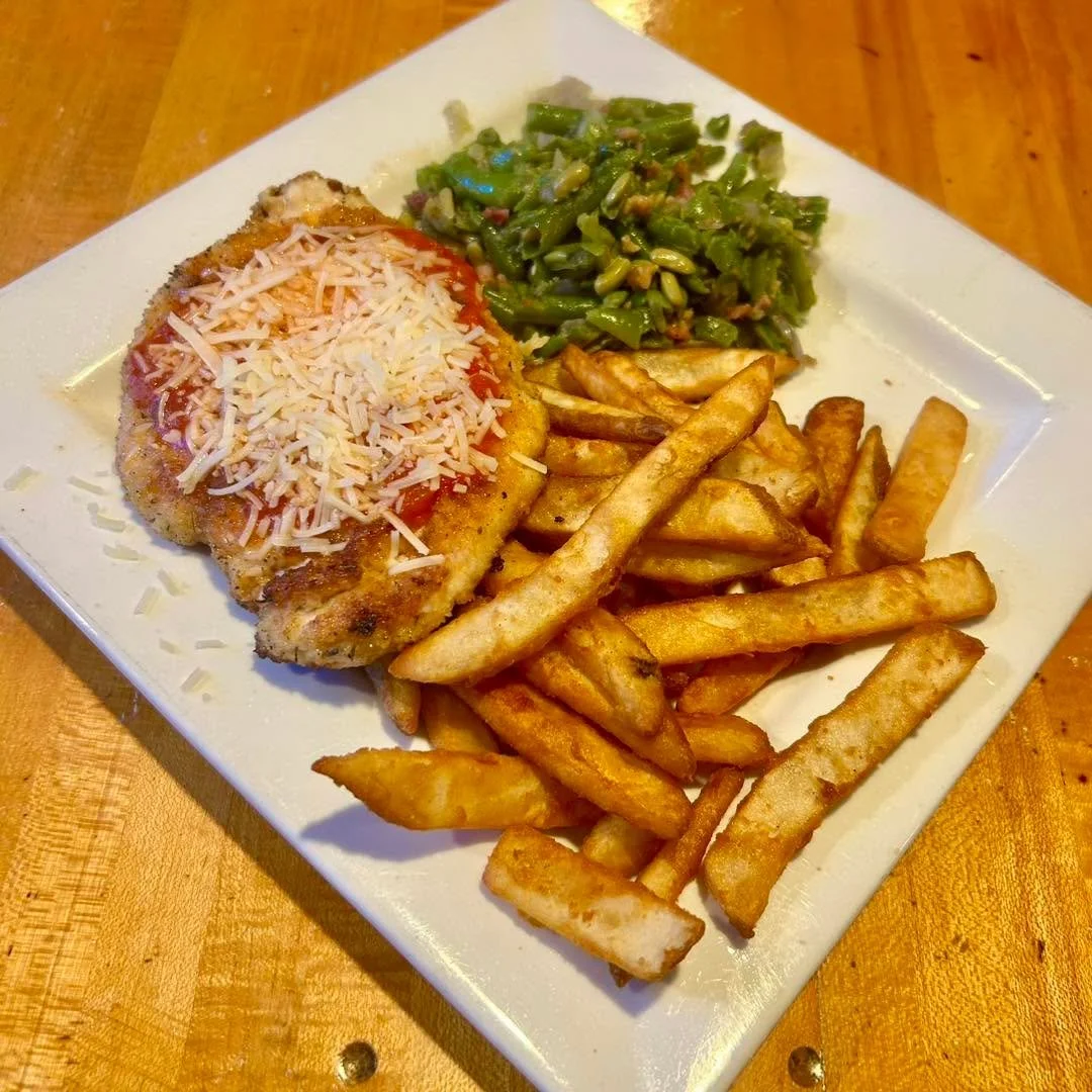 Your specials for this weekend👇🏼
&bull;&bull; Milanese-Style Parmesan Chicken, green beans &amp; one side
&bull;&bull; Grilled Chicken Caesar Salad 
🤤👏🏼🌞