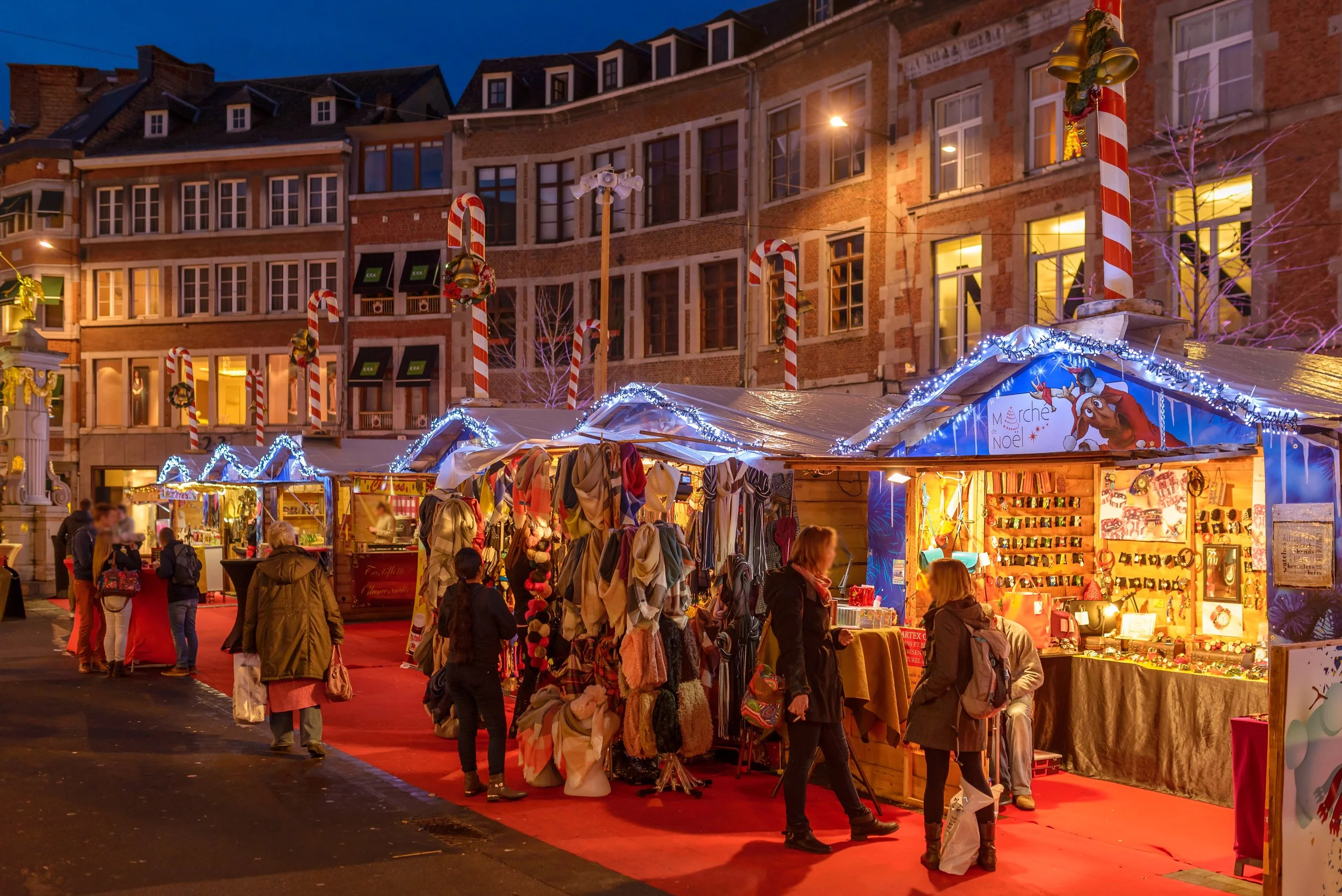 00004163-WBT - J.P. Remy-Namur - Christmas market.JPEG