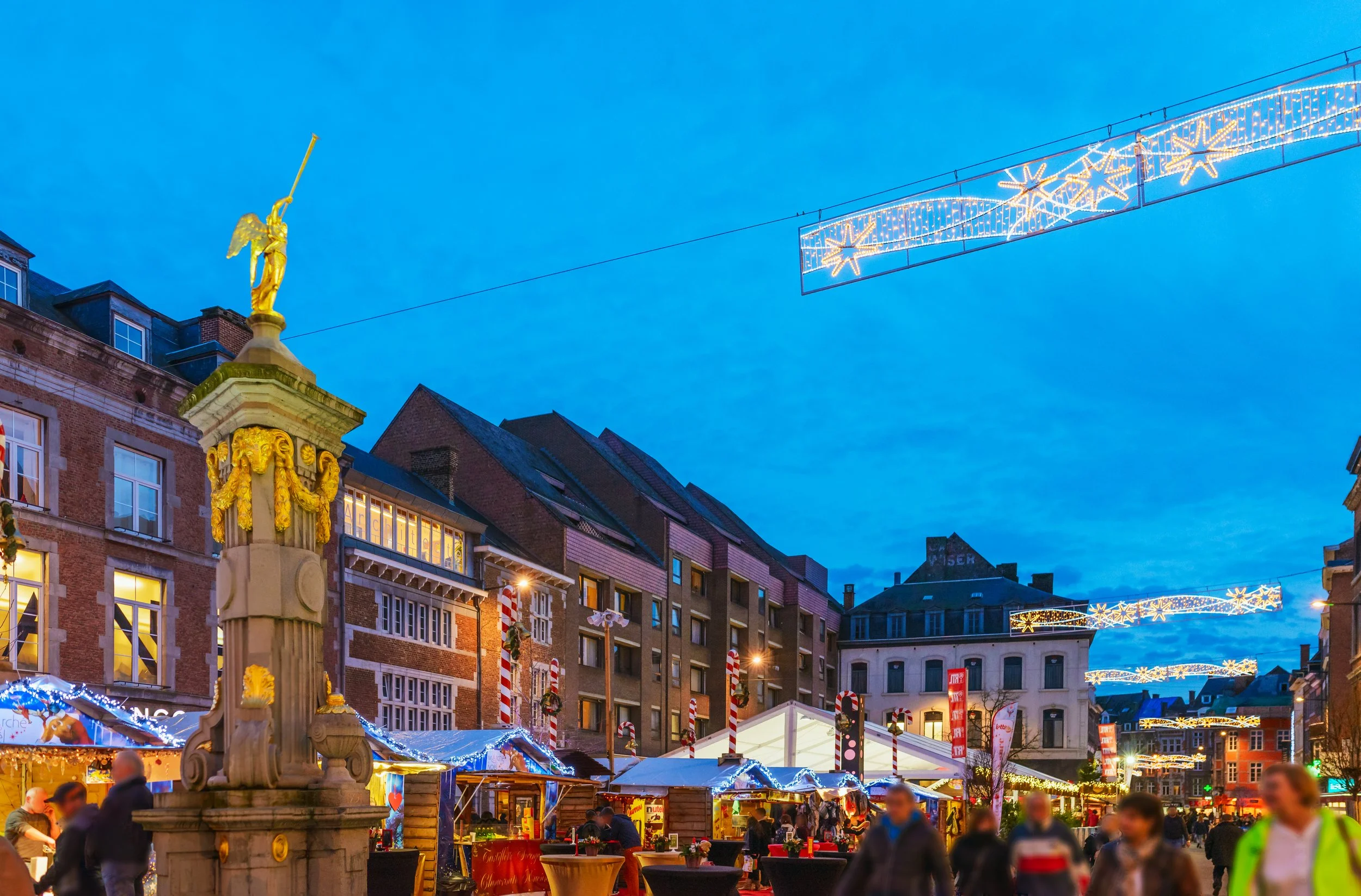00004161-WBT - J.P. Remy-Namur - Christmas market.JPEG
