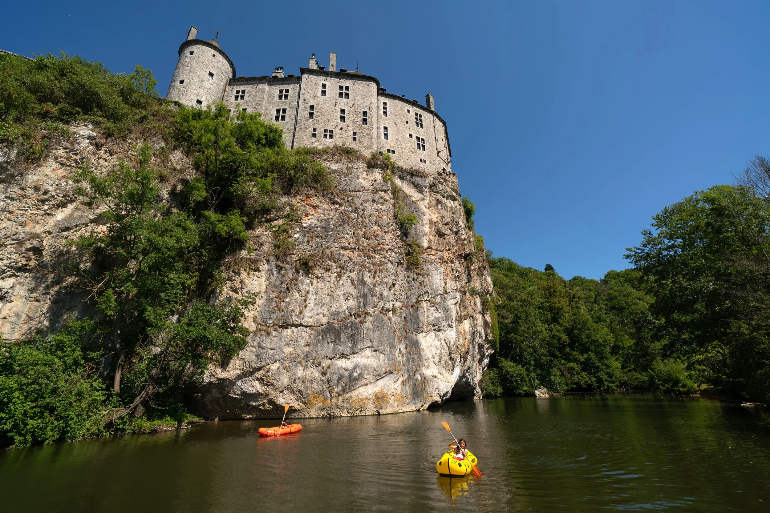 00011084-Wbt _ Denis Closon-Le château de Walzin - Kayak sur la Lesse.JPEG
