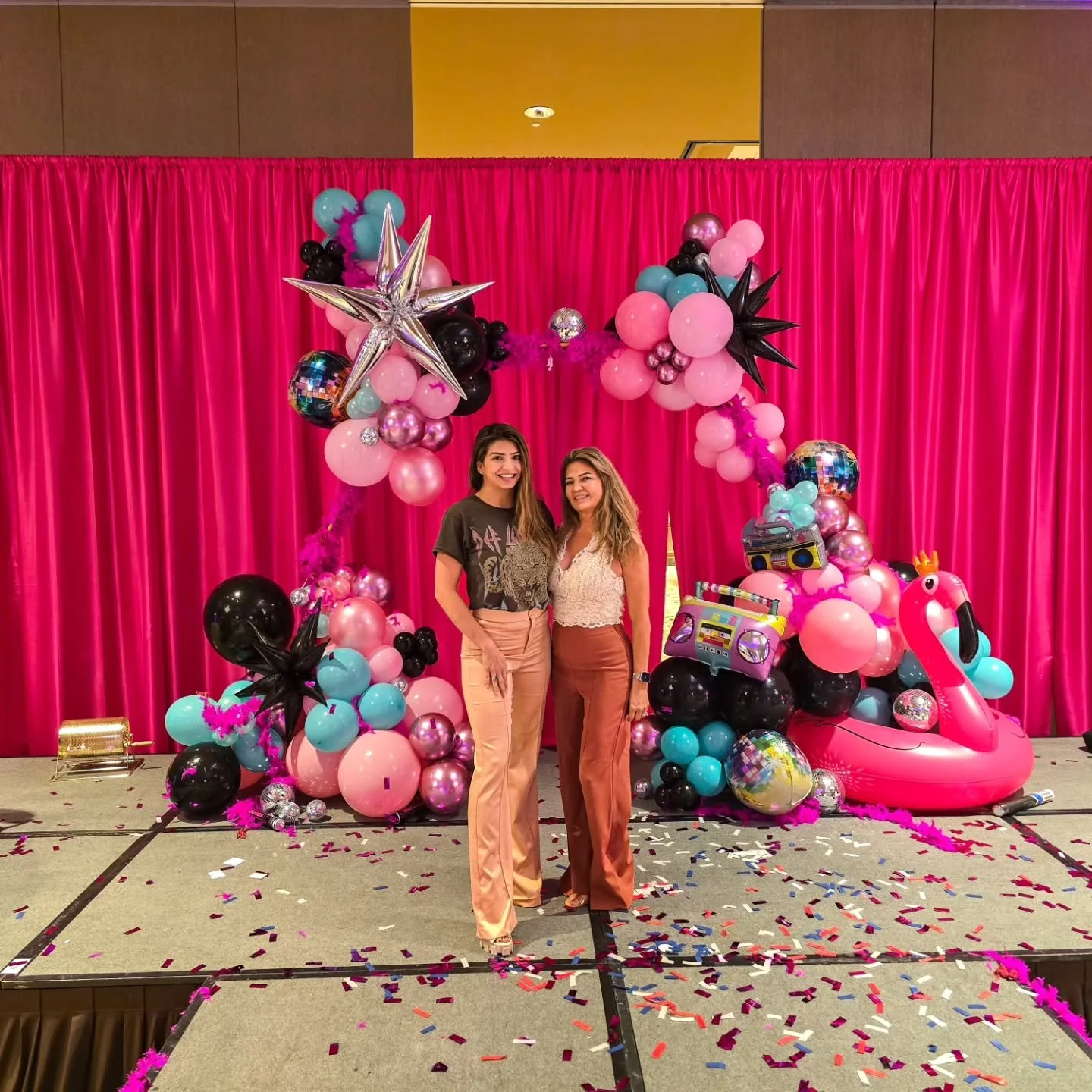 Bra Dazzle - Rock the Flock! 🎶🎵🎸🦩🦩🦩🎀🎀

What a fun charity to see all for the wellness of women. 

Flock off cancer ! 

#breastcancerawareness #community #wow #rockandroll #october