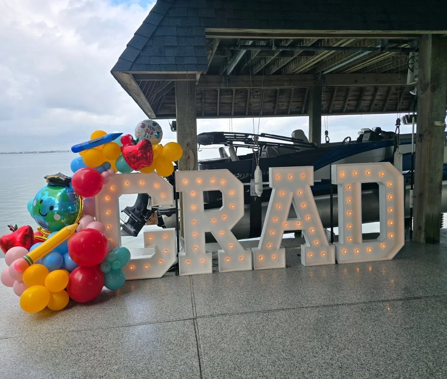 Officially graduated and ready for the next chapter! 🎉  incredibly proud to everyone who reached this milestone but expecially @ortizzzdani 

#Graduate #ClassOf2025 #NewBeginnings #balloon #balloongarland #marquee #celebration