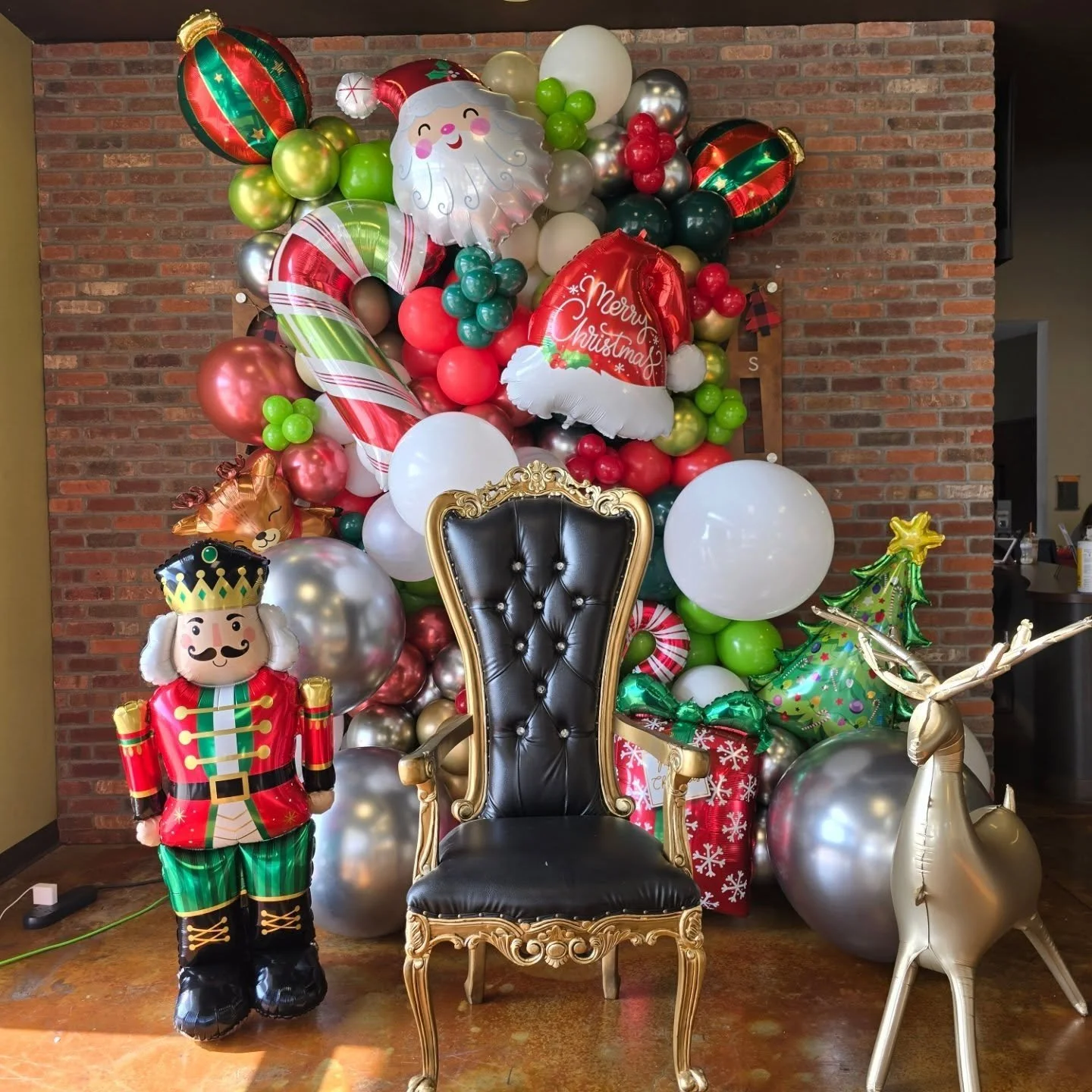 Getting the seat warm for the big man 🎅 

#santa #balloonwall #backdrop #balloonartist #merrychristmas