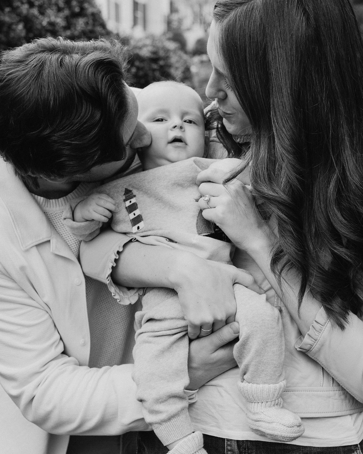 The Morris Family 🩵 A little collection of everyday moments that tells the story of home. 

#nyfamilyphotographer #nynewbornphotographer #inhomesession  #lifestylefamilyphotography family lifestyle shoot, real life family moments, at home family ses