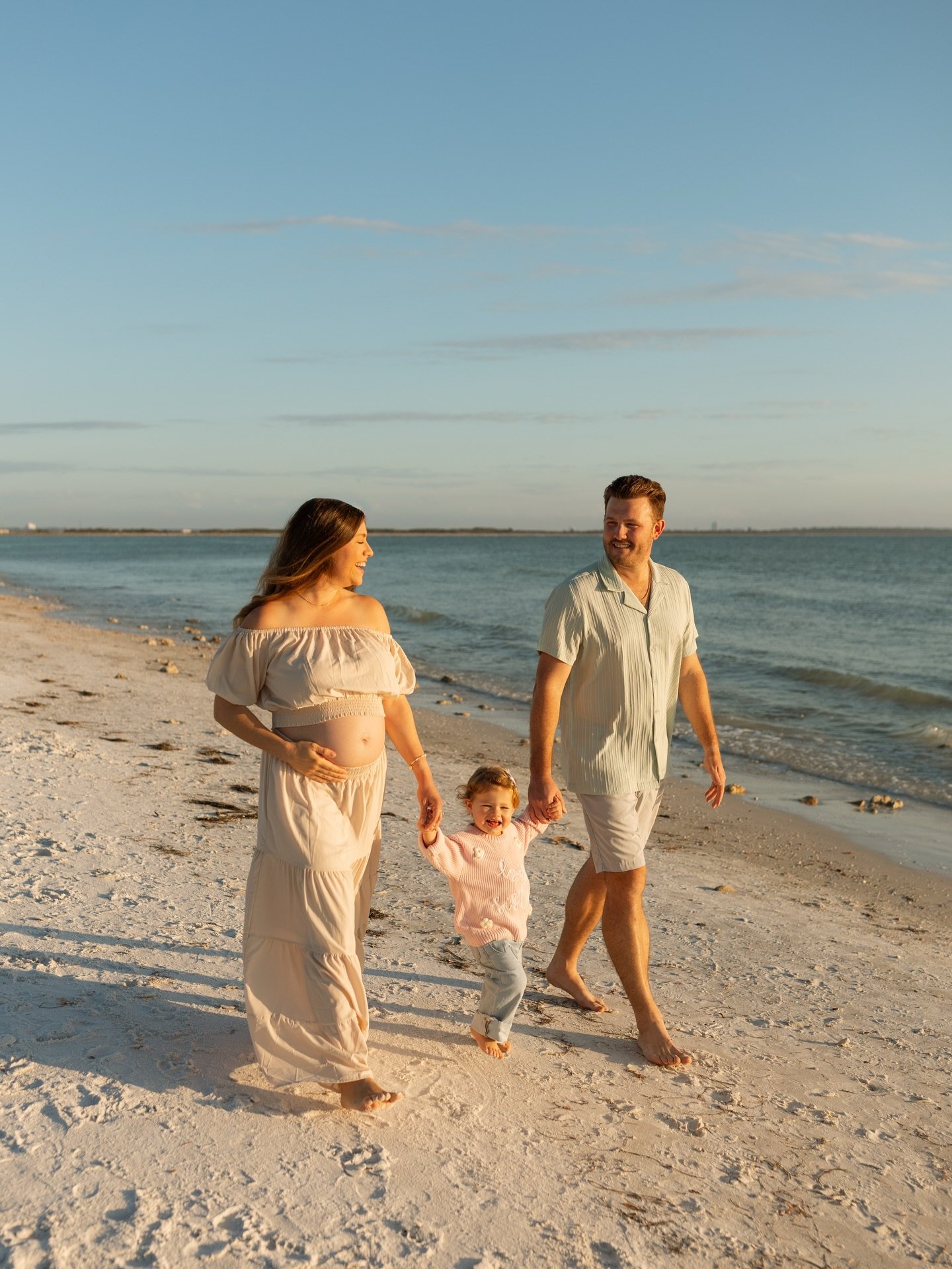 A beautiful evening with the Elmore family&mdash;big sister in the making and baby #2 on the way 💛

#tampaphotographer #tampafamilyphotographer #tampamaternityphotographer family beach photography, maternity beach session