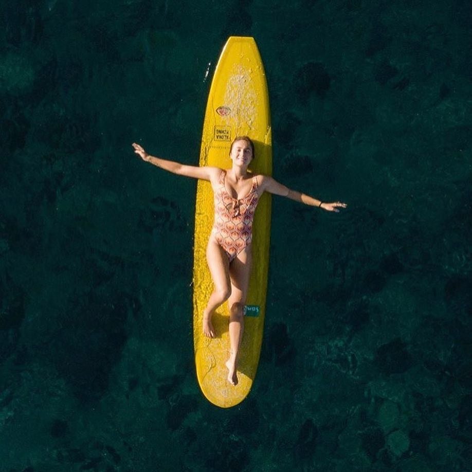 Monday blues aren&rsquo;t so bad with this Kauai babe @kiana4s photo: @dyllazo