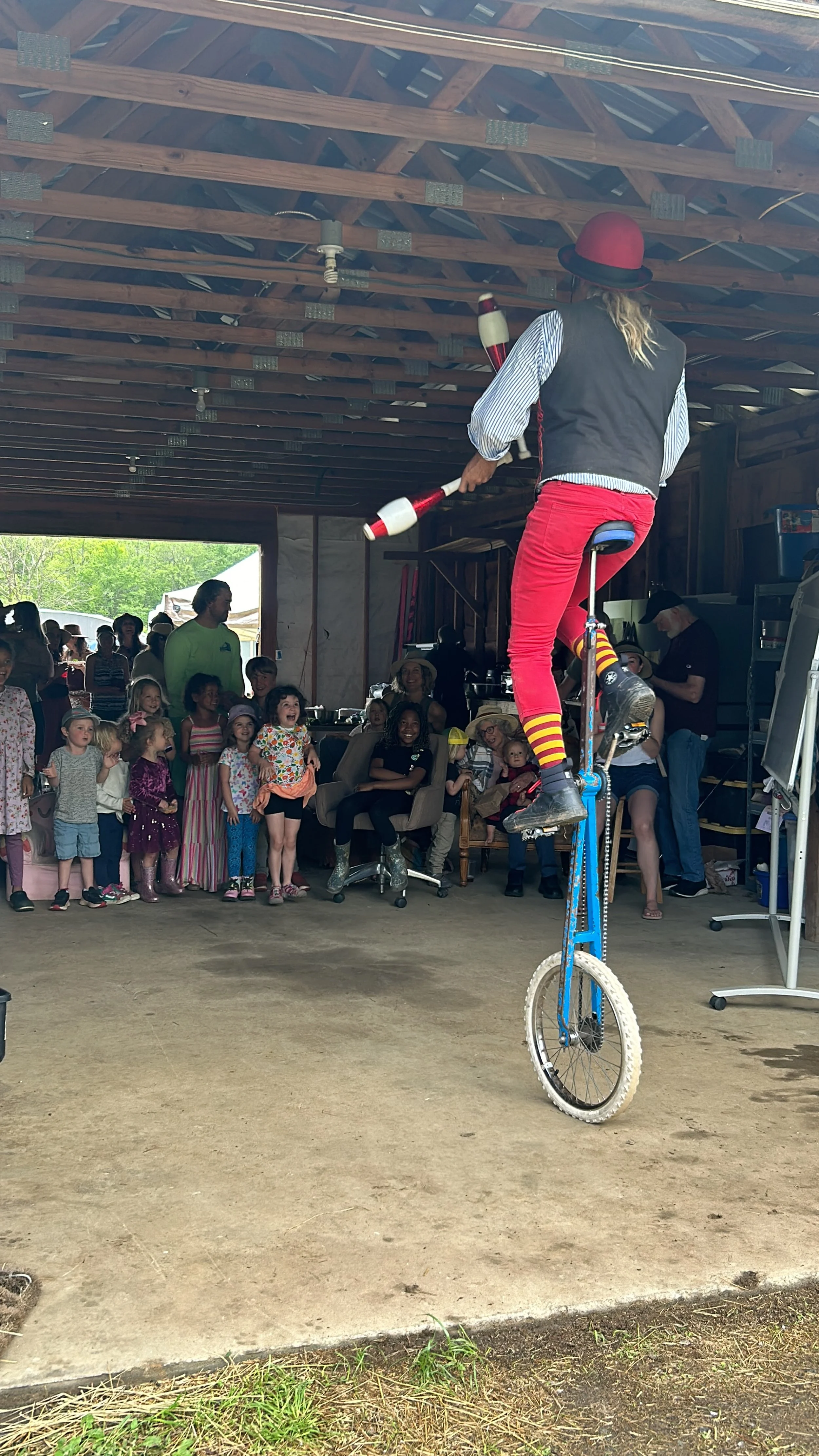 Juggling uni cyclist